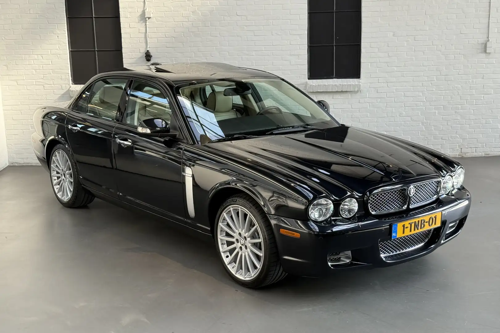 Jaguar XJR 4.2 V8 Supercharged Topstaat - 20" Sepang LM - Alc Schwarz - 1
