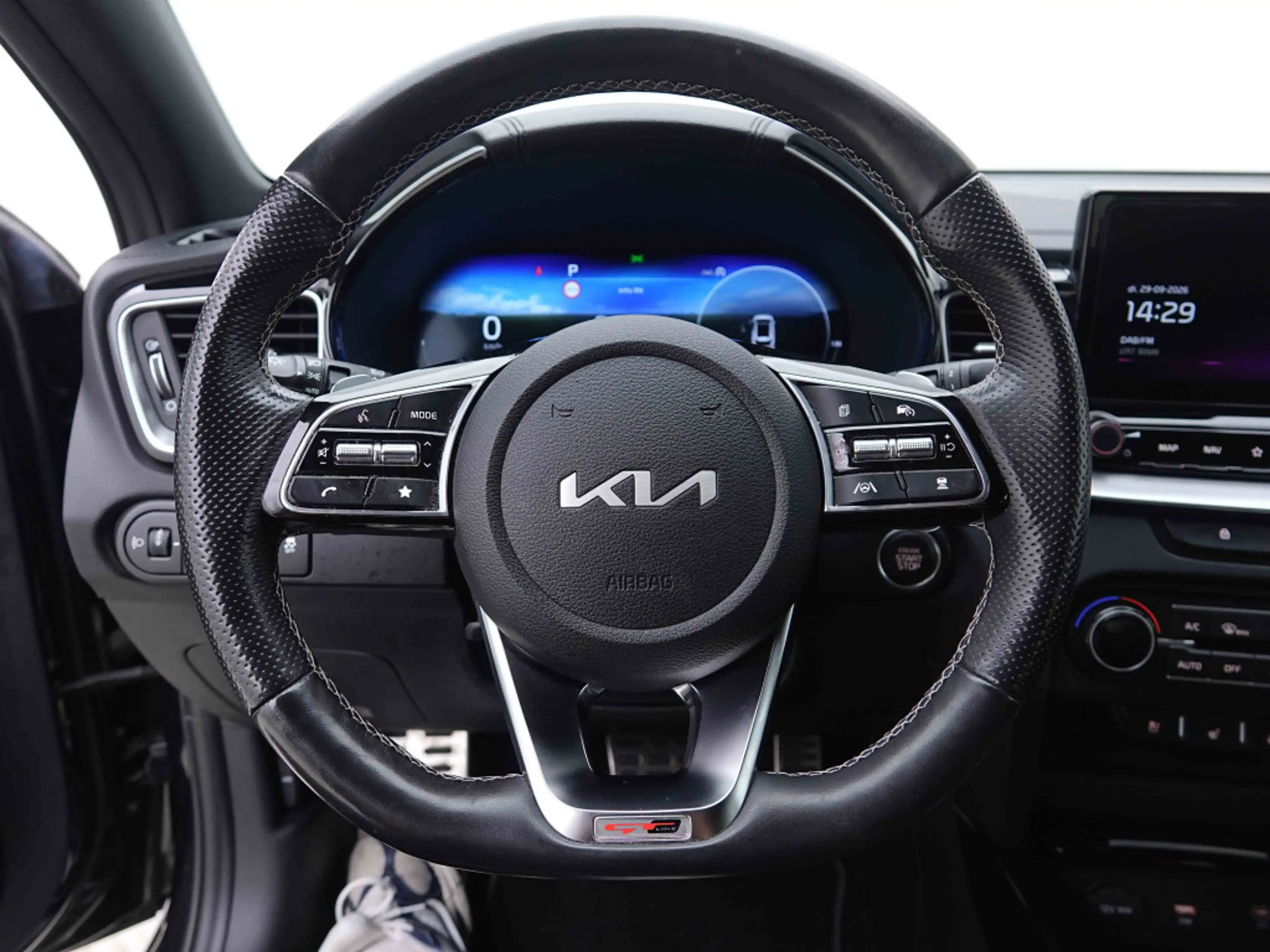 Kia Ceed / cee'd 1.5 T-GDi 160 AUT GT-Line | GPS | Leather | Heated/Ventilated Memory Seats | JBL — photo 10