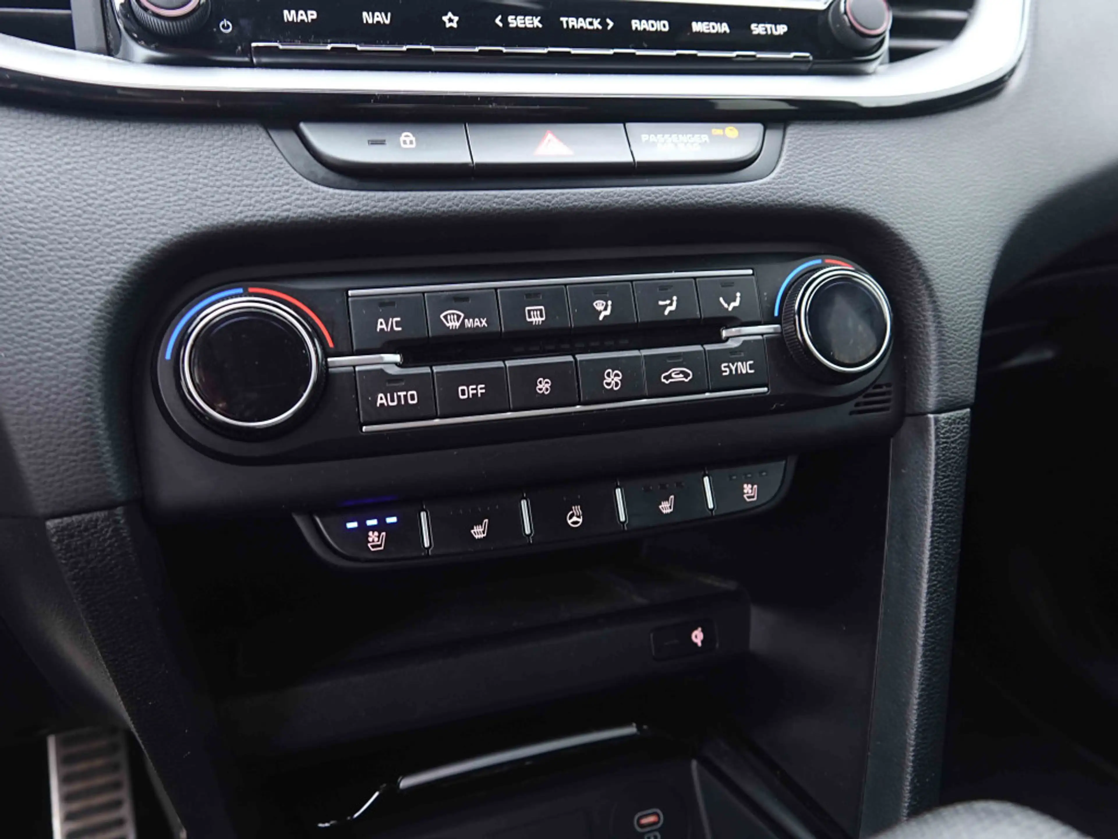 Kia Ceed / cee'd 1.5 T-GDi 160 AUT GT-Line | GPS | Leather | Heated/Ventilated Memory Seats | JBL — photo 15