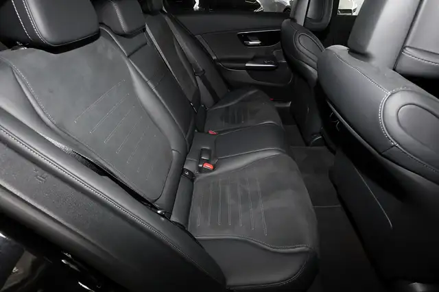 Mercedes-Benz C-Class view 7