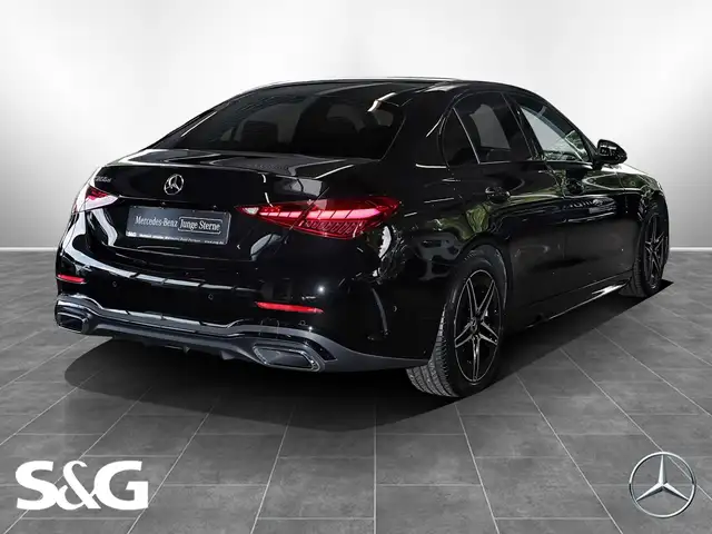 Mercedes-Benz C-Class view 3
