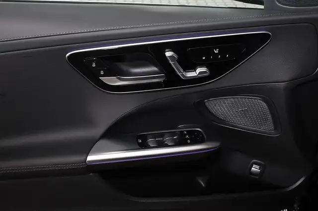 Mercedes-Benz C-Class view 13