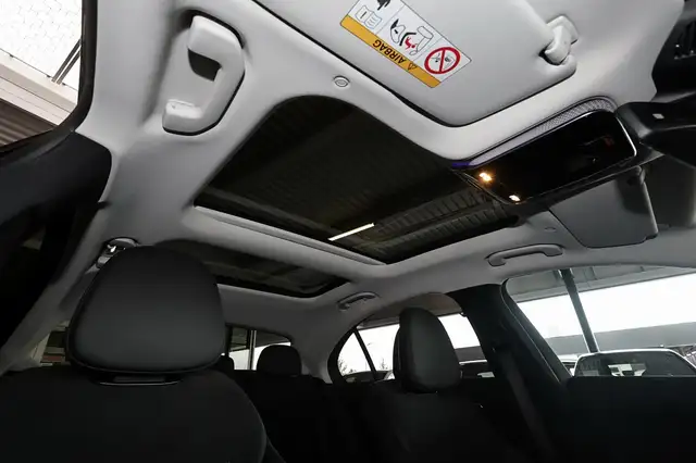 Mercedes-Benz C-Class view 8
