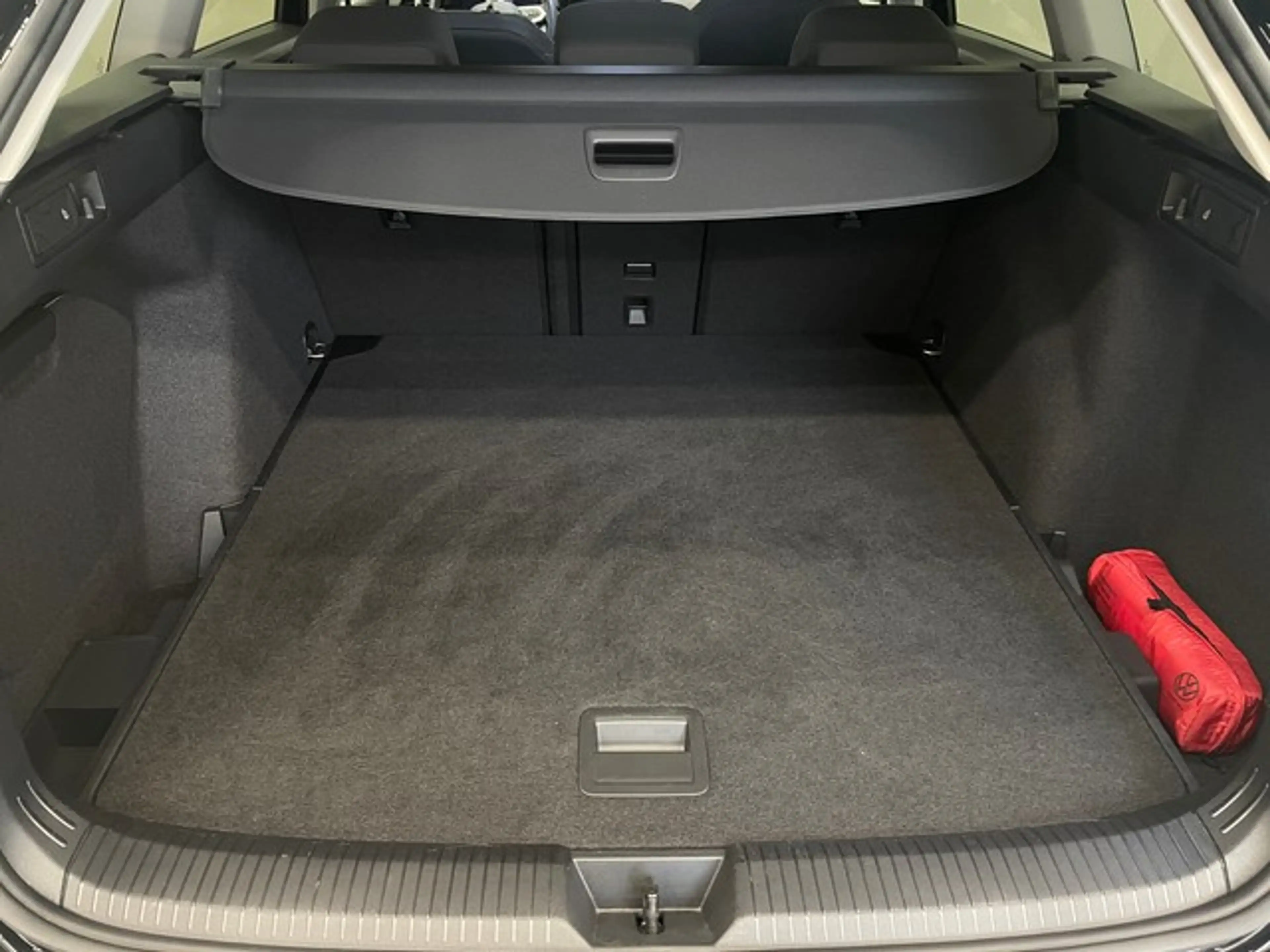 Volkswagen Golf VIII Variant 2.0 TDI Active — photo 9
