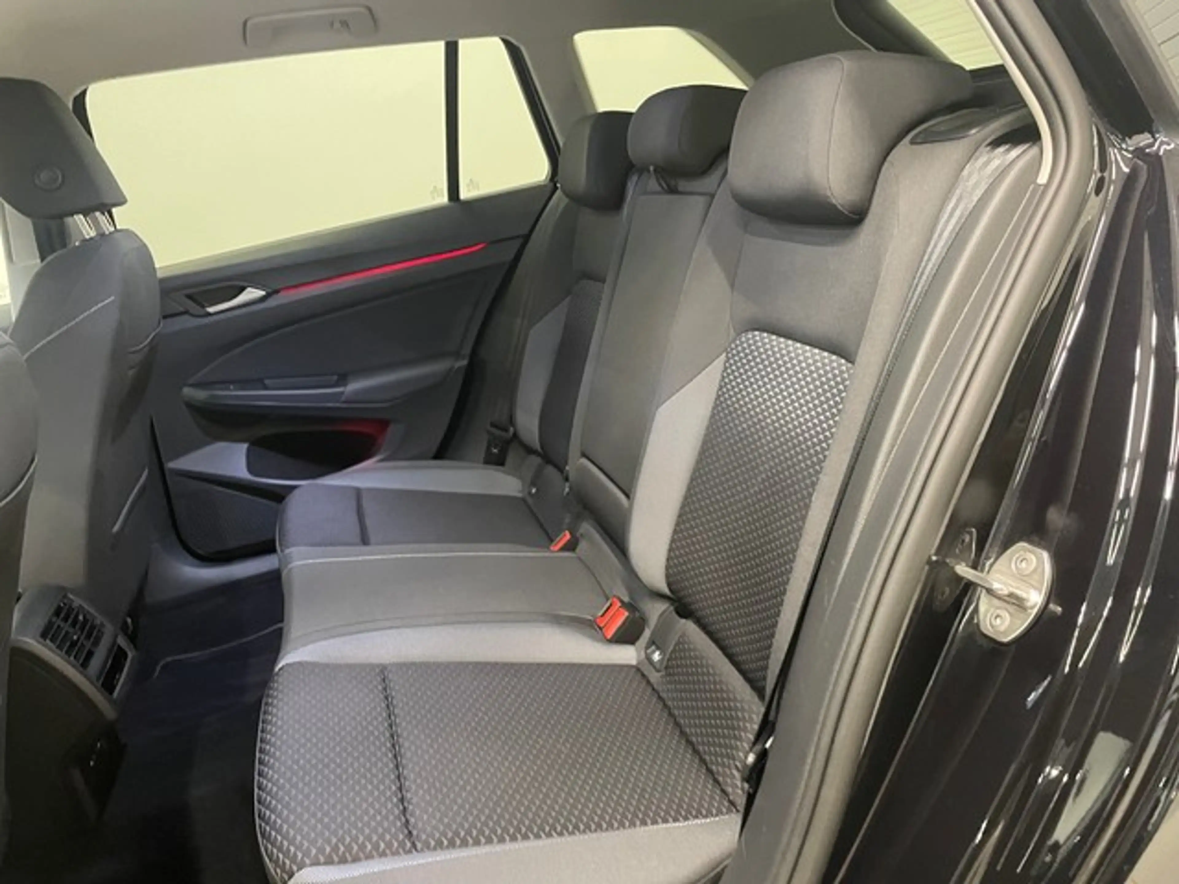 Volkswagen Golf VIII Variant 2.0 TDI Active — photo 11