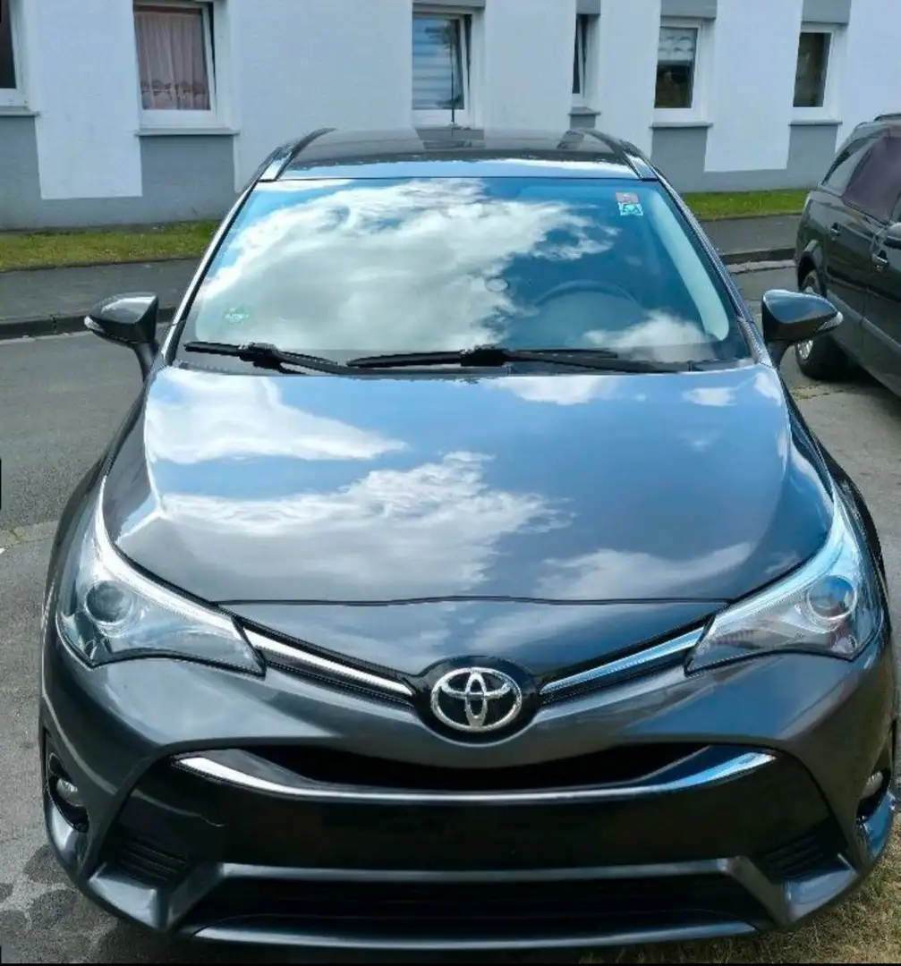Toyota Avensis Combi 2.2 D-4D Edition (2015) Grau - 1