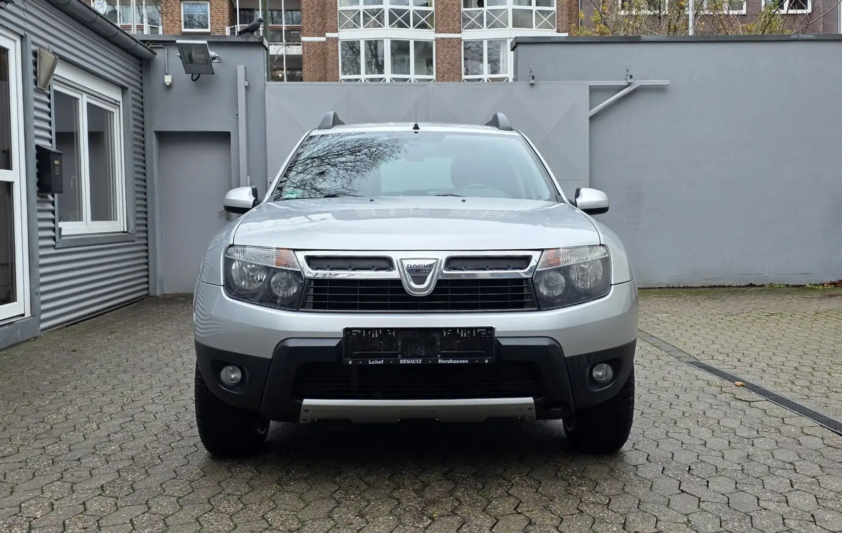 Dacia Duster 1.6 Prestige 4x4, AHK,Klima,8 X Alu,Leder Silber - 2