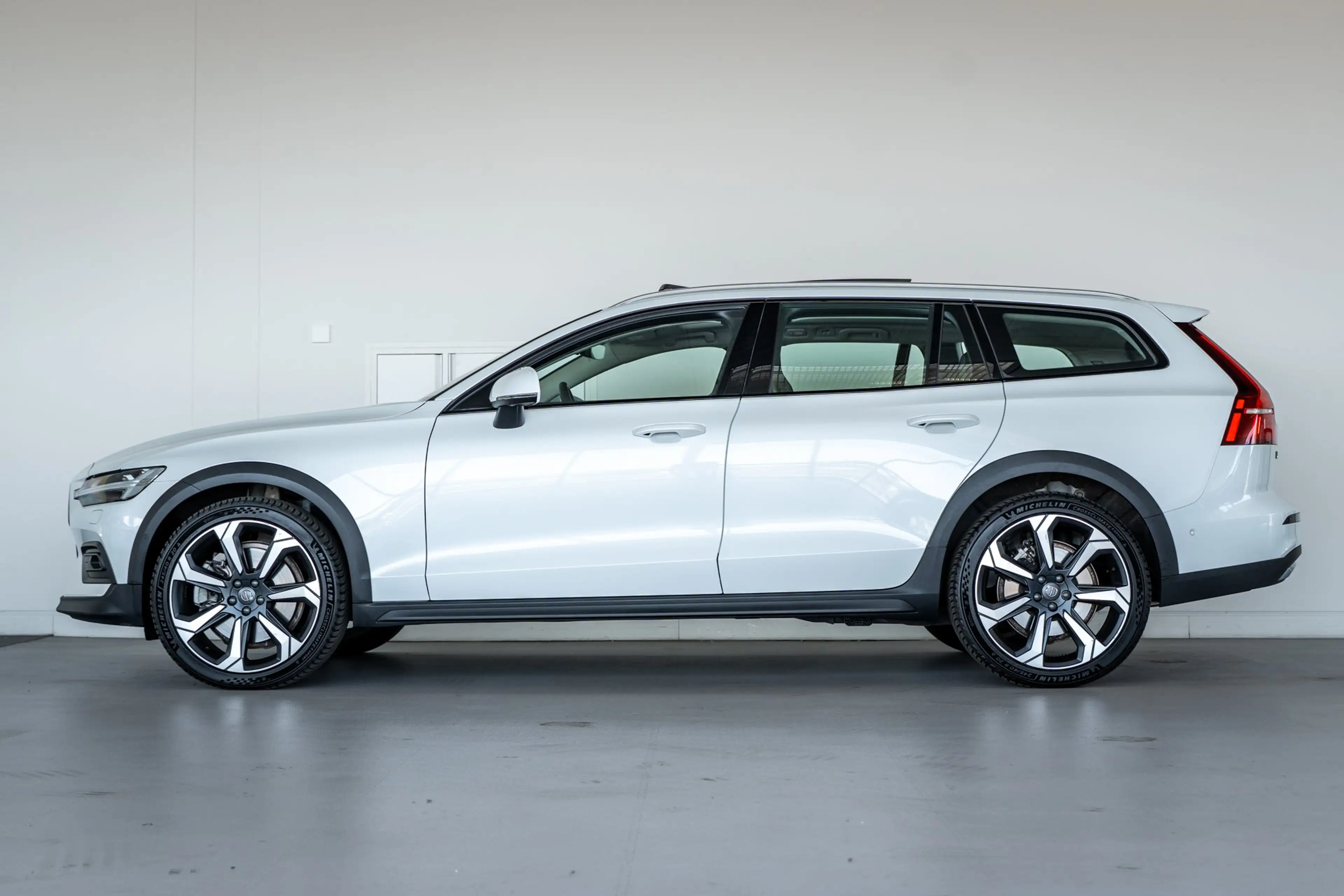 Volvo V60 Cross Country B5 Ultimate Pano-dak | Parkeerverw.| B&W | Trekh. — photo 2