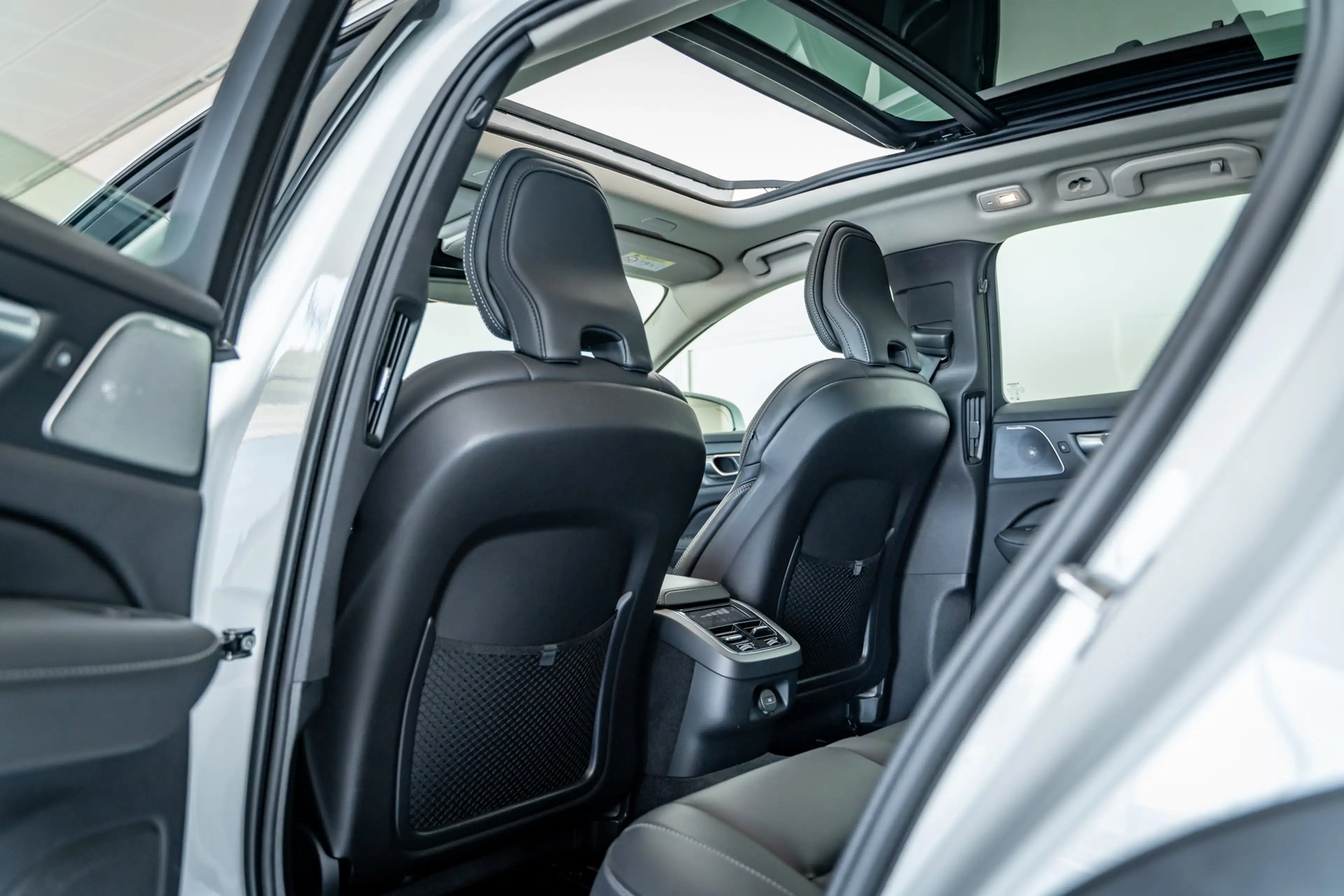 Volvo V60 Cross Country B5 Ultimate Pano-dak | Parkeerverw.| B&W | Trekh. — photo 8
