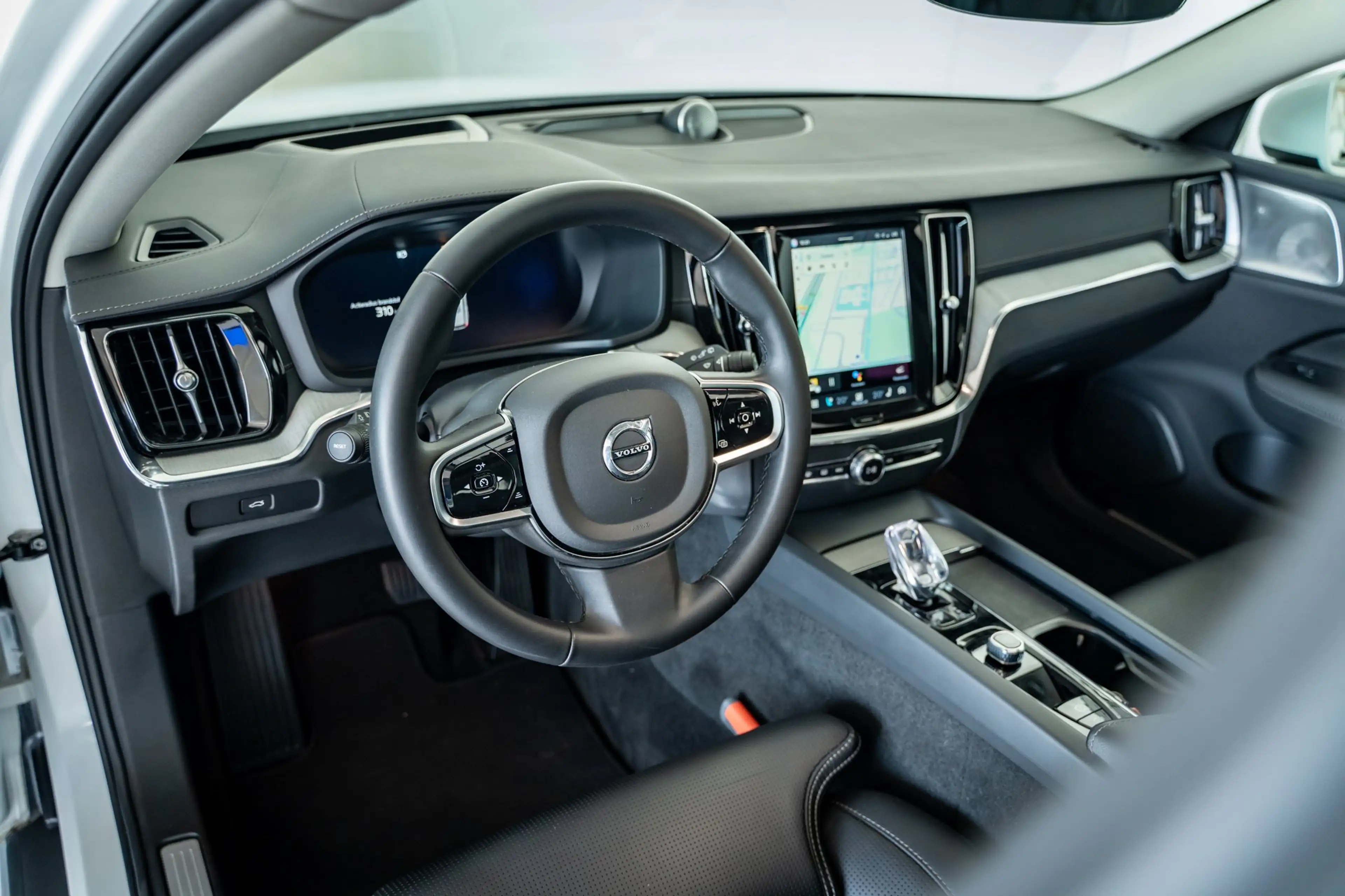 Volvo V60 Cross Country B5 Ultimate Pano-dak | Parkeerverw.| B&W | Trekh. — photo 4