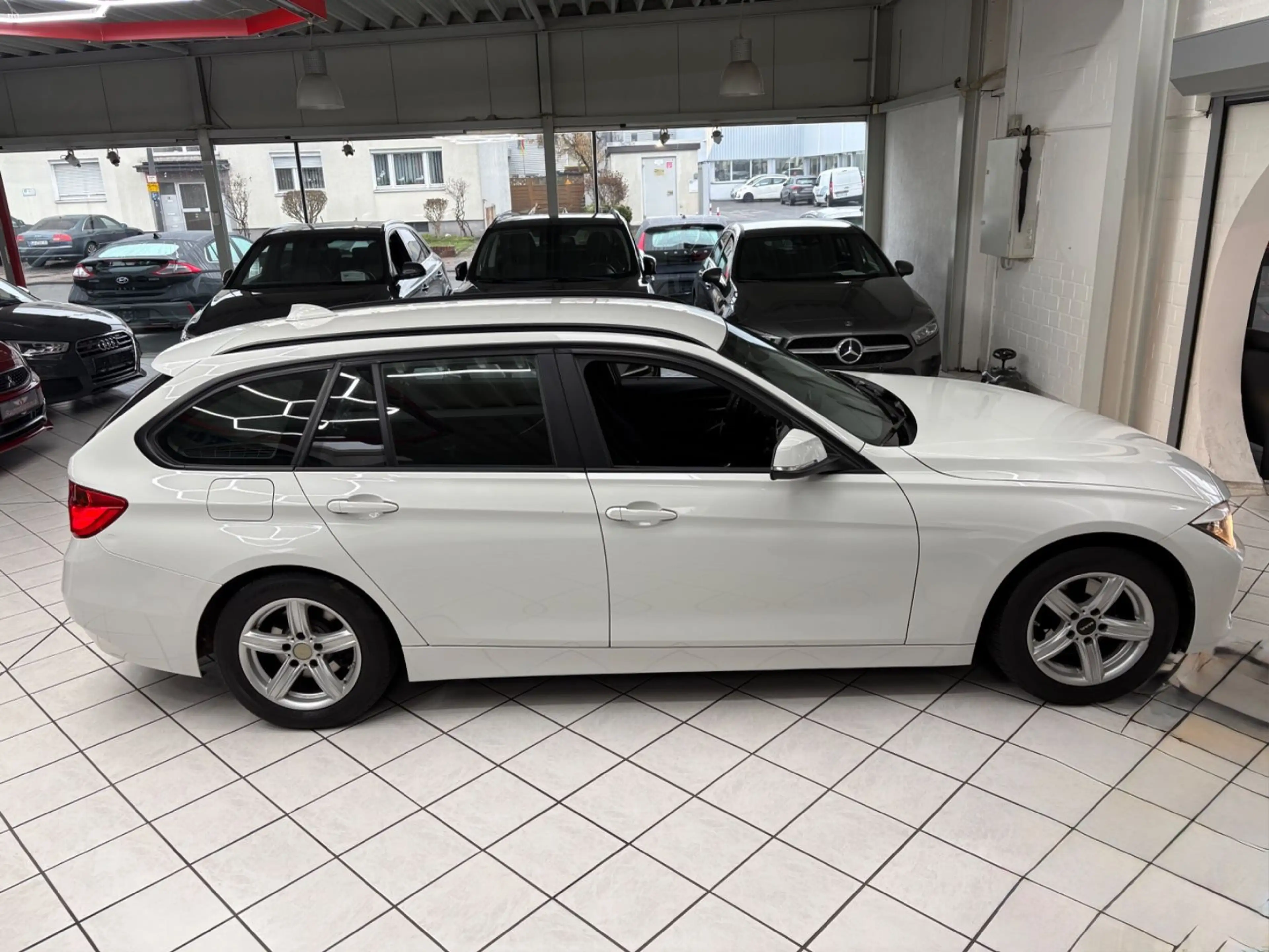BMW 316 d Touring PDC SHZ — photo 8