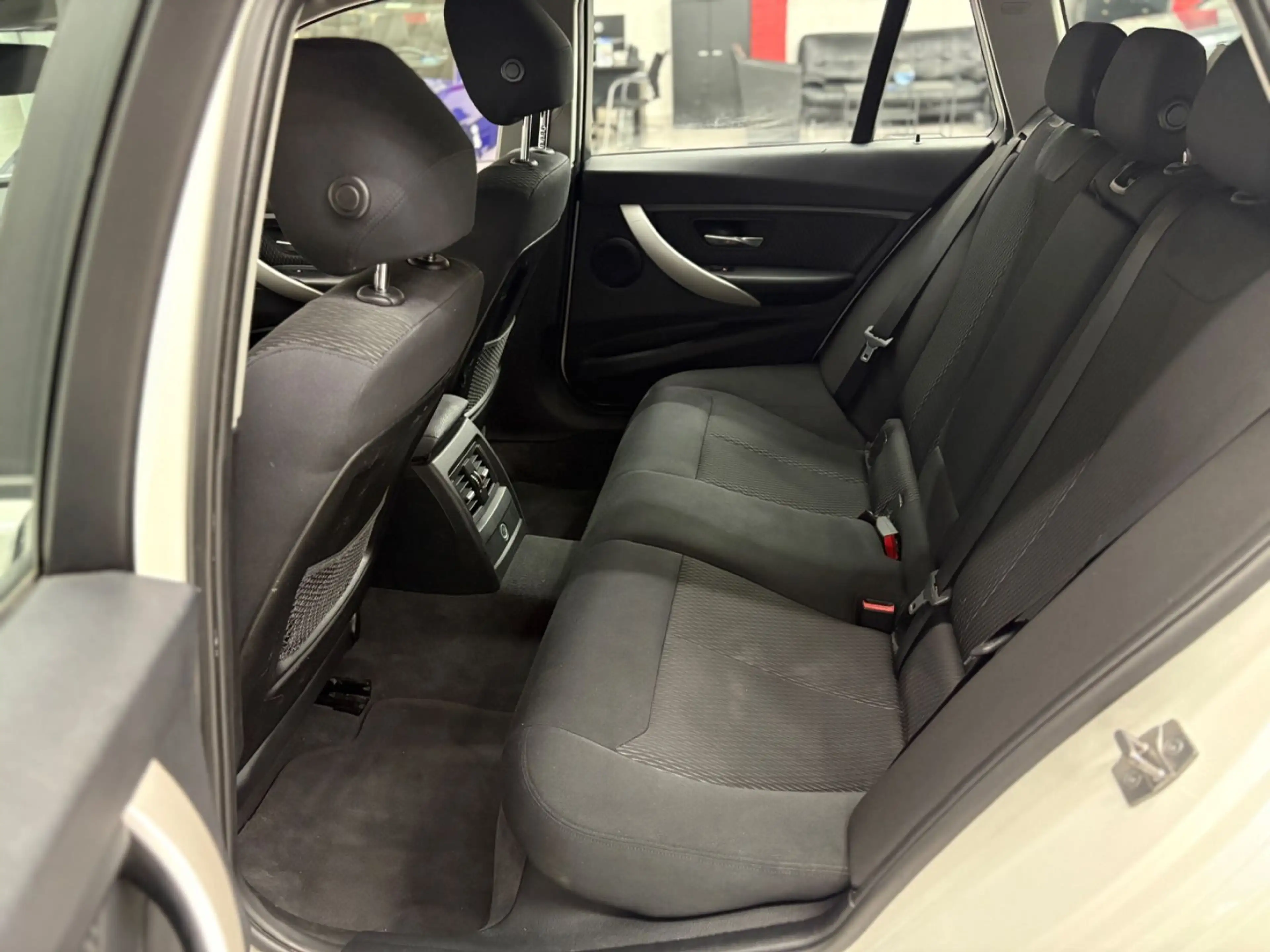 BMW 316 d Touring PDC SHZ — photo 14