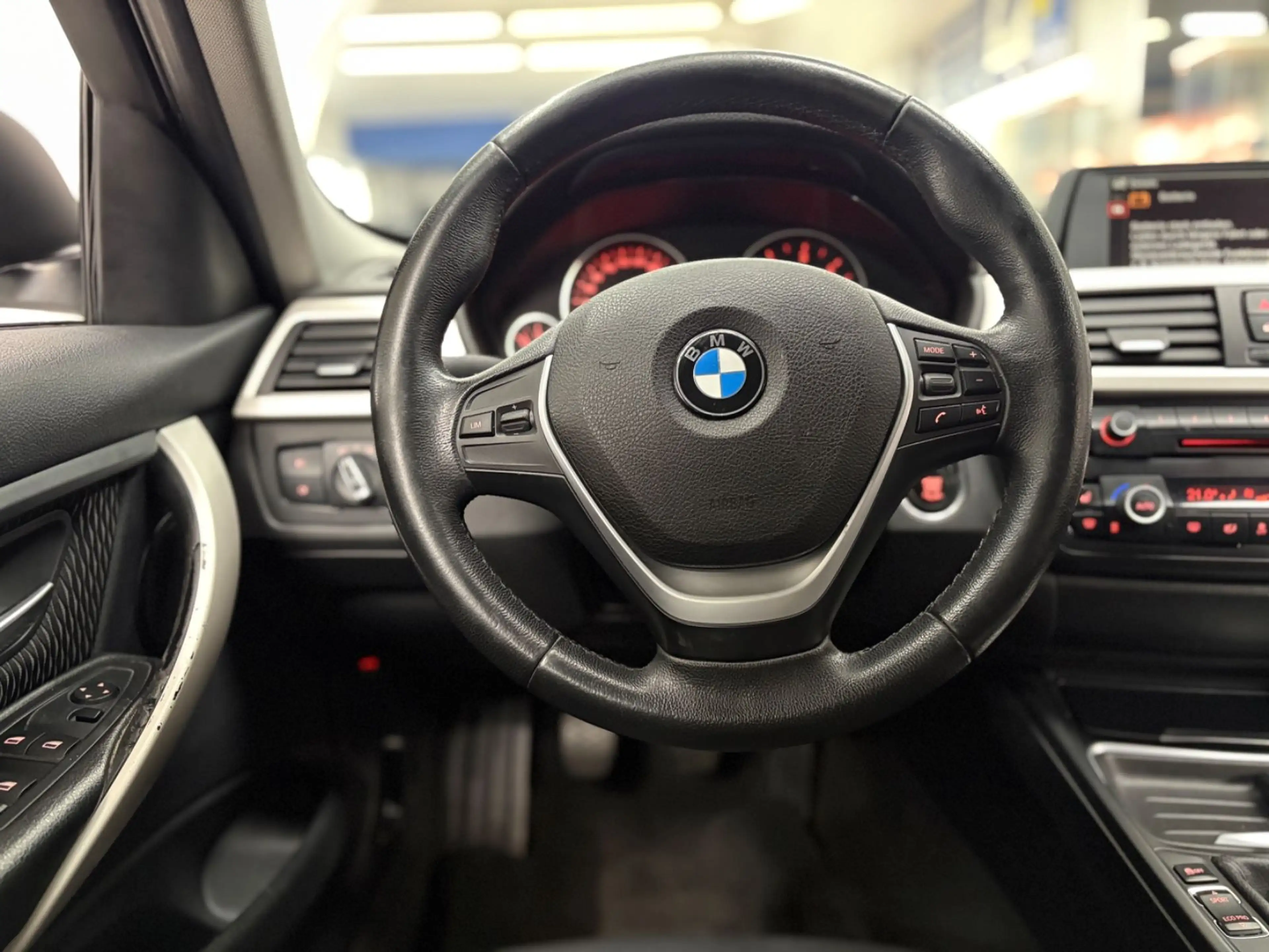 BMW 316 d Touring PDC SHZ — photo 15
