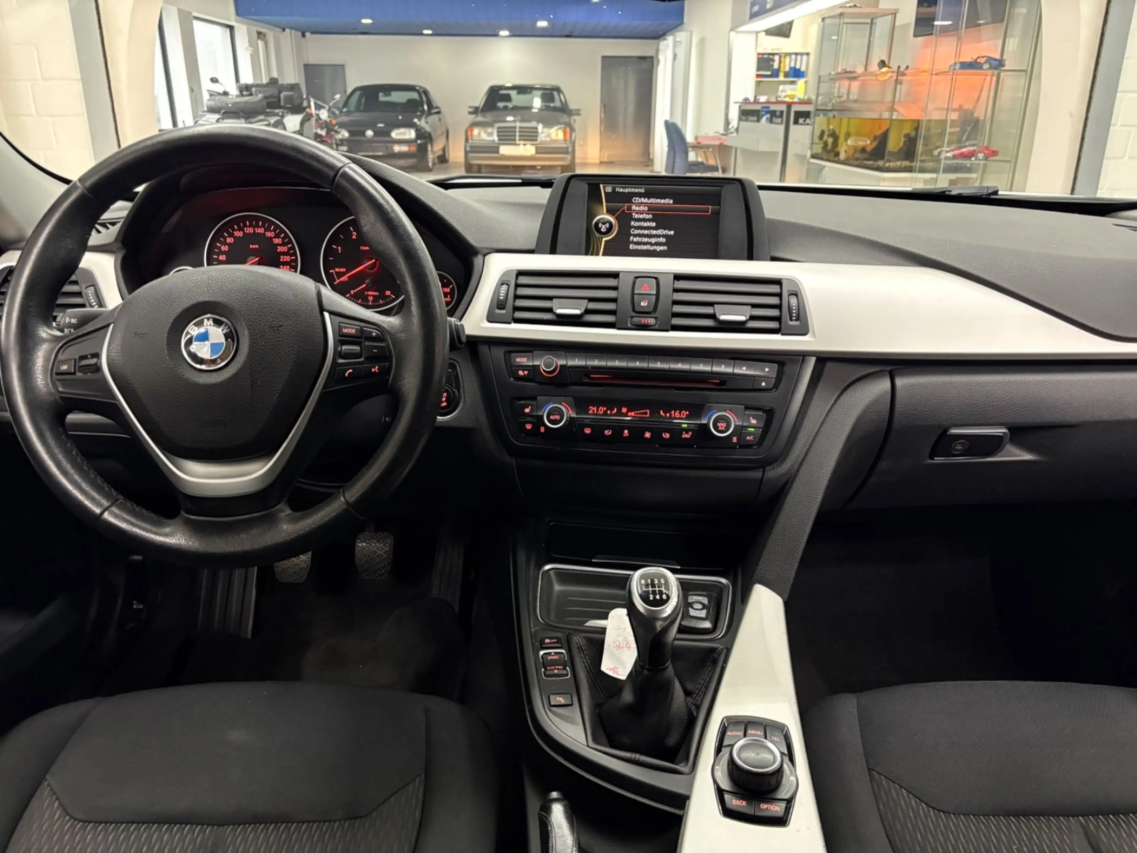 BMW 316 d Touring PDC SHZ — photo 9