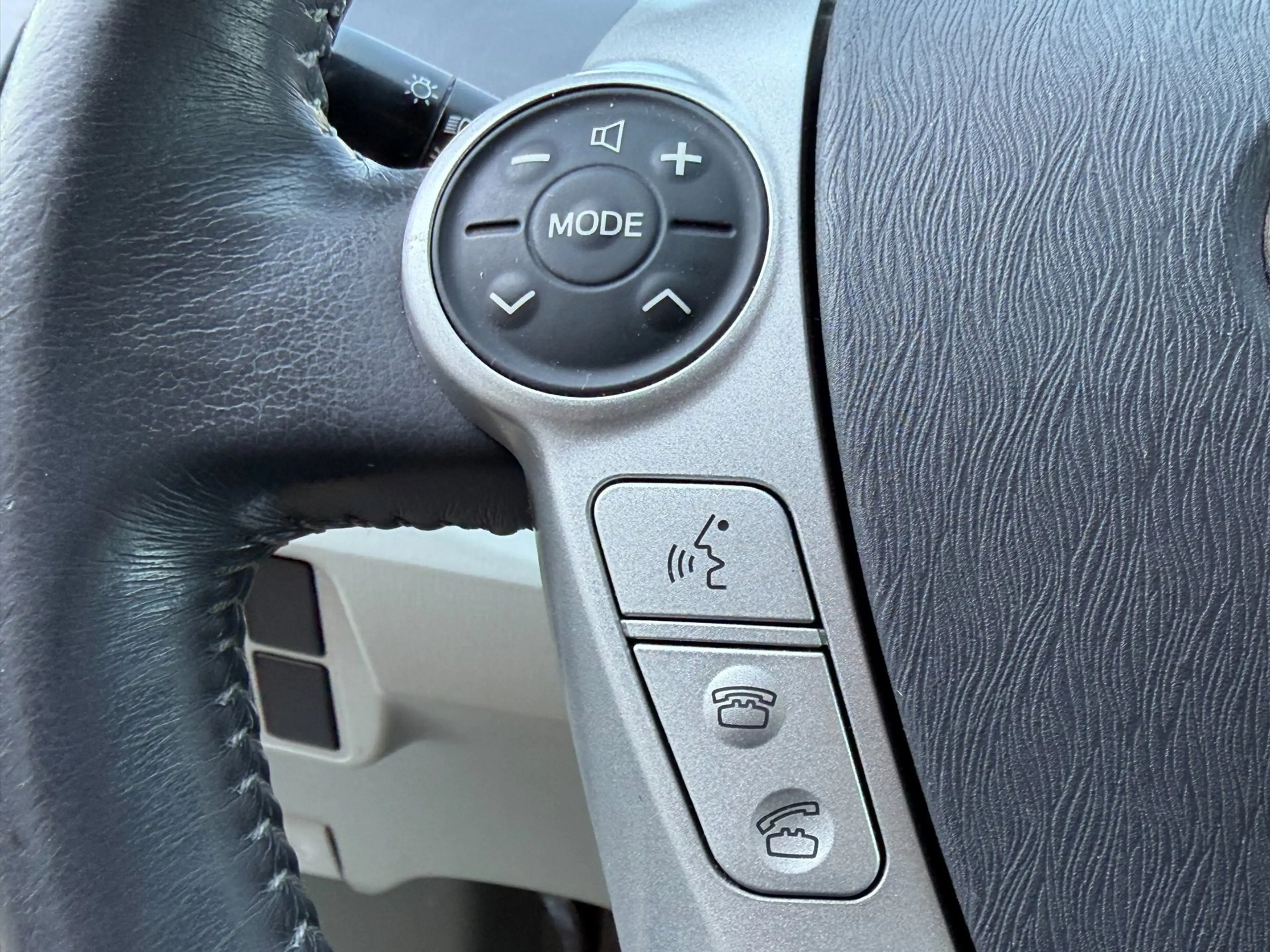 Toyota Prius 1.8 Aspiration|Dealer O.H.|Keyless — photo 21