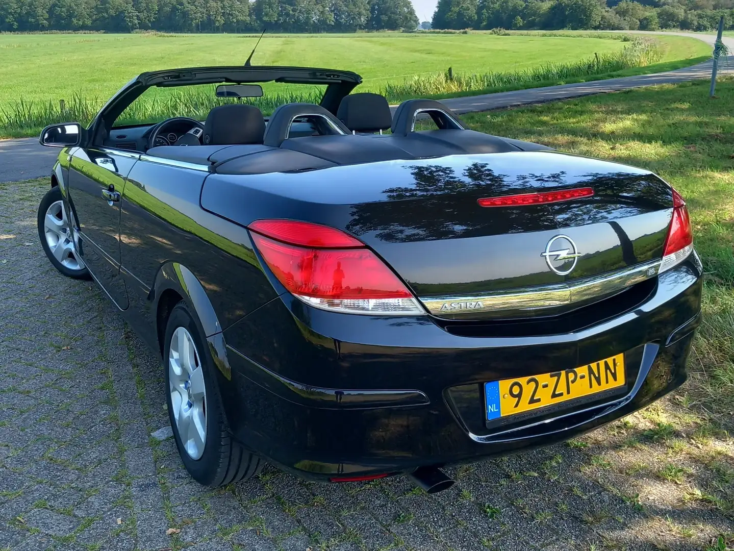 Opel Astra Astra 1.6 Enjoy Zwart - 2