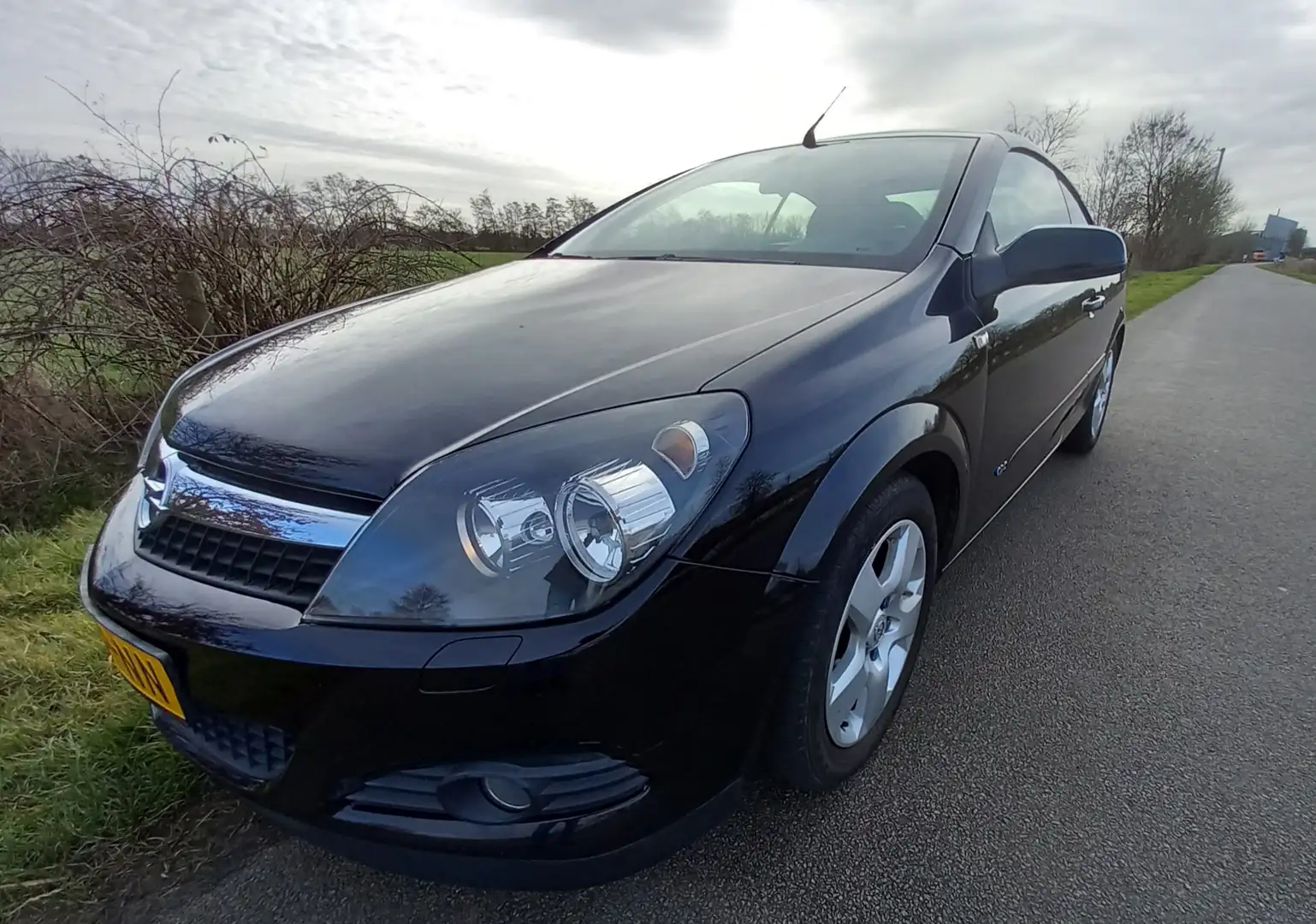 Opel Astra Astra 1.6 Enjoy Zwart - 1