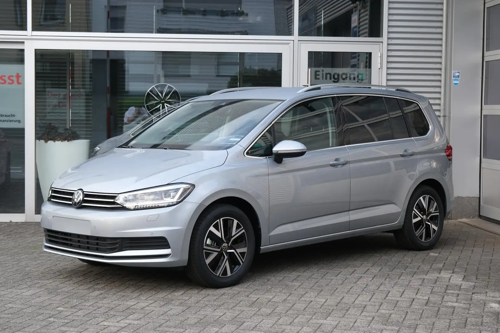 Volkswagen Touran 1.5 TSI DSG Edition 7-Sitze Navi Kamera LED Plu... Silber - 1