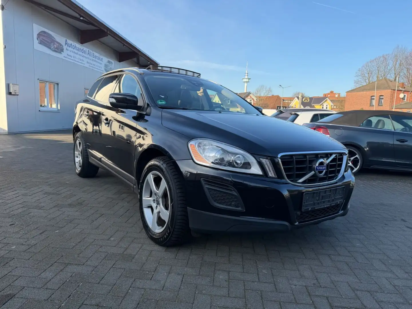 Volvo XC60 D5 AWD Summum PANO LEDER XENON KAMERA NAVI Schwarz - 1