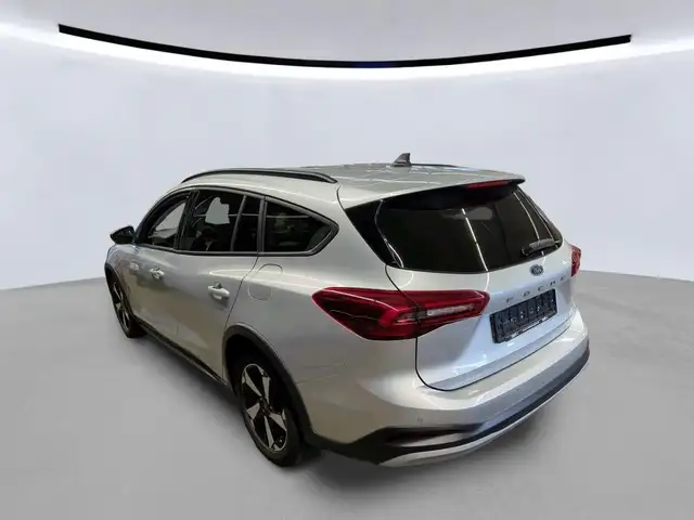 Ford Focus view 3