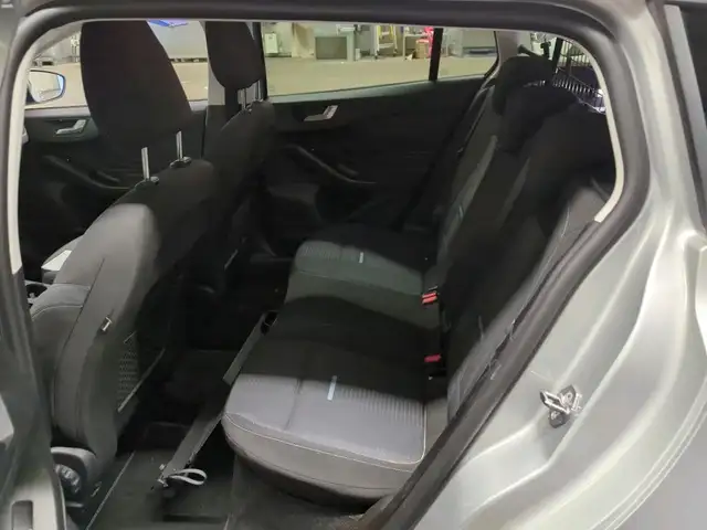 Ford Focus view 11