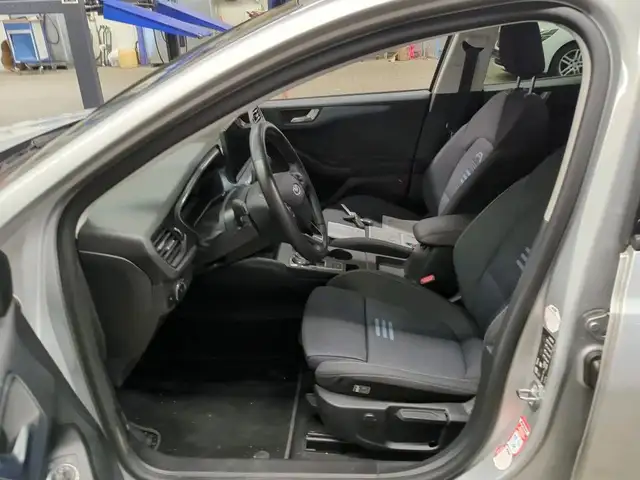 Ford Focus view 6