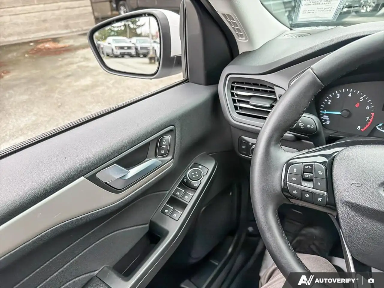 Ford Escape снимка Ford Escape