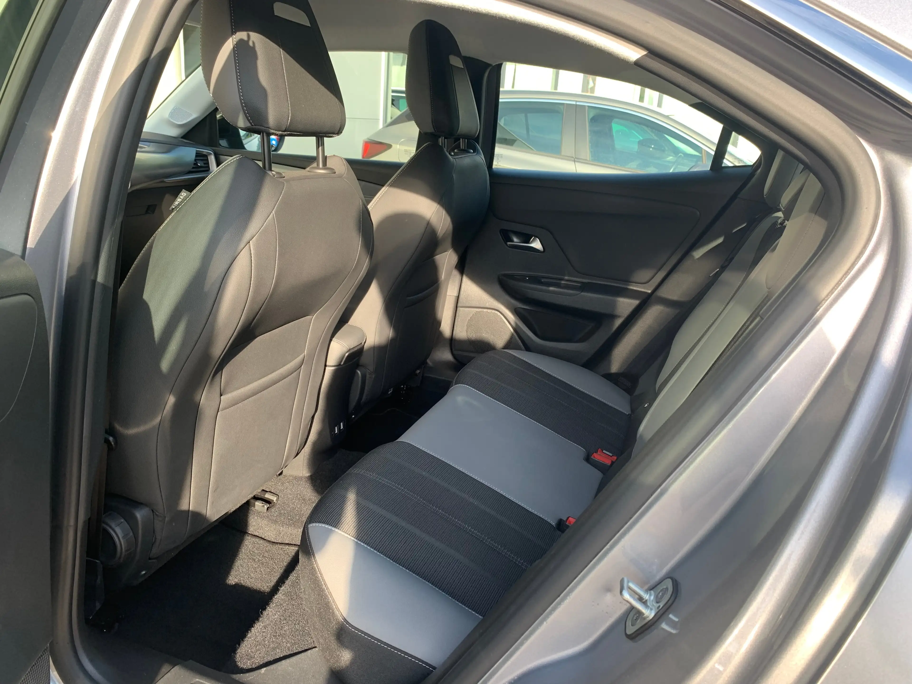 Opel Mokka-E Electric Level 3 50 kWh SOH 96,3% | Airco | Camera — photo 27