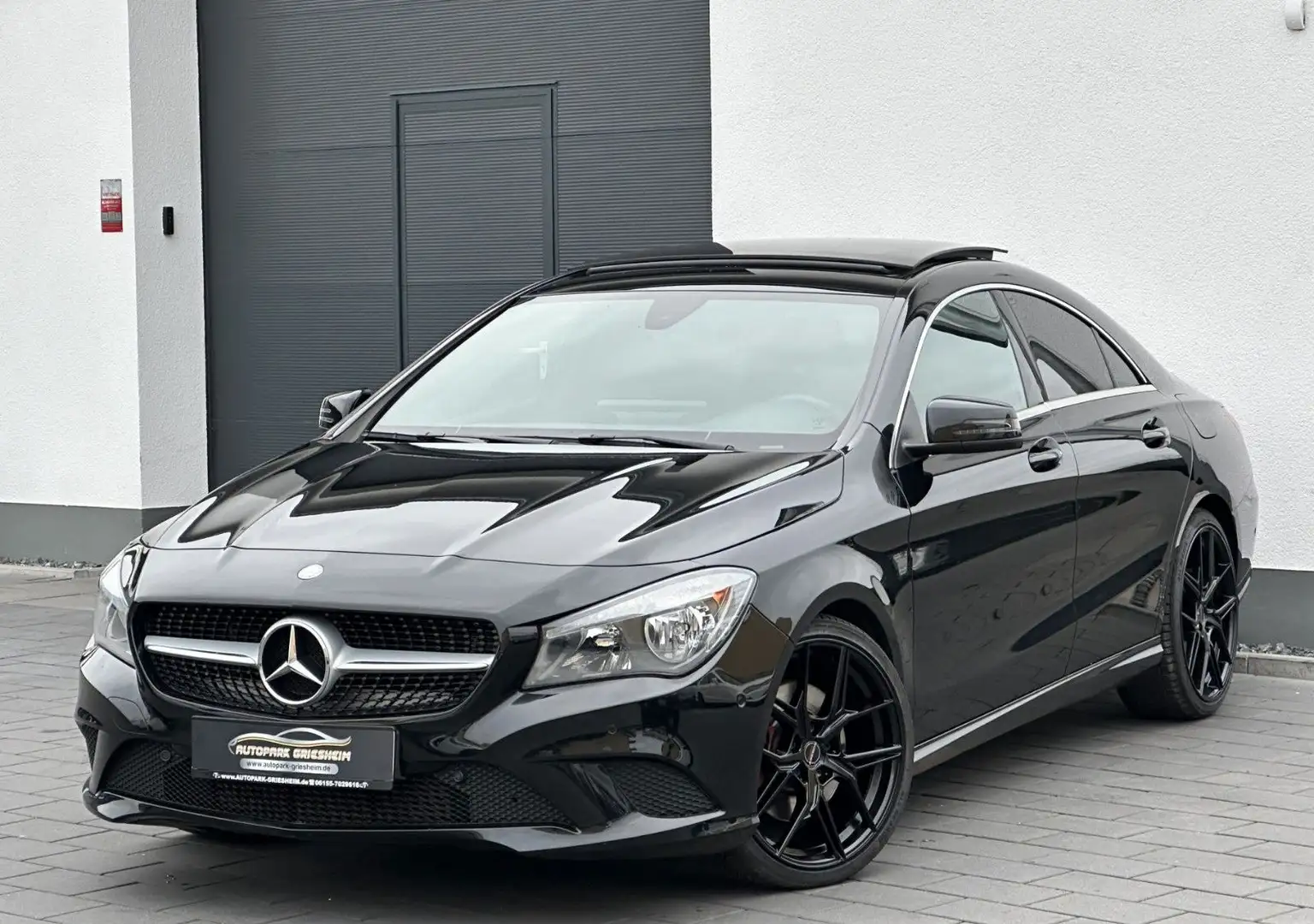 Mercedes-Benz CLA 250 Coupe Urban*PANORAMA*PDC*2HD*T.LEDER* Schwarz - 1