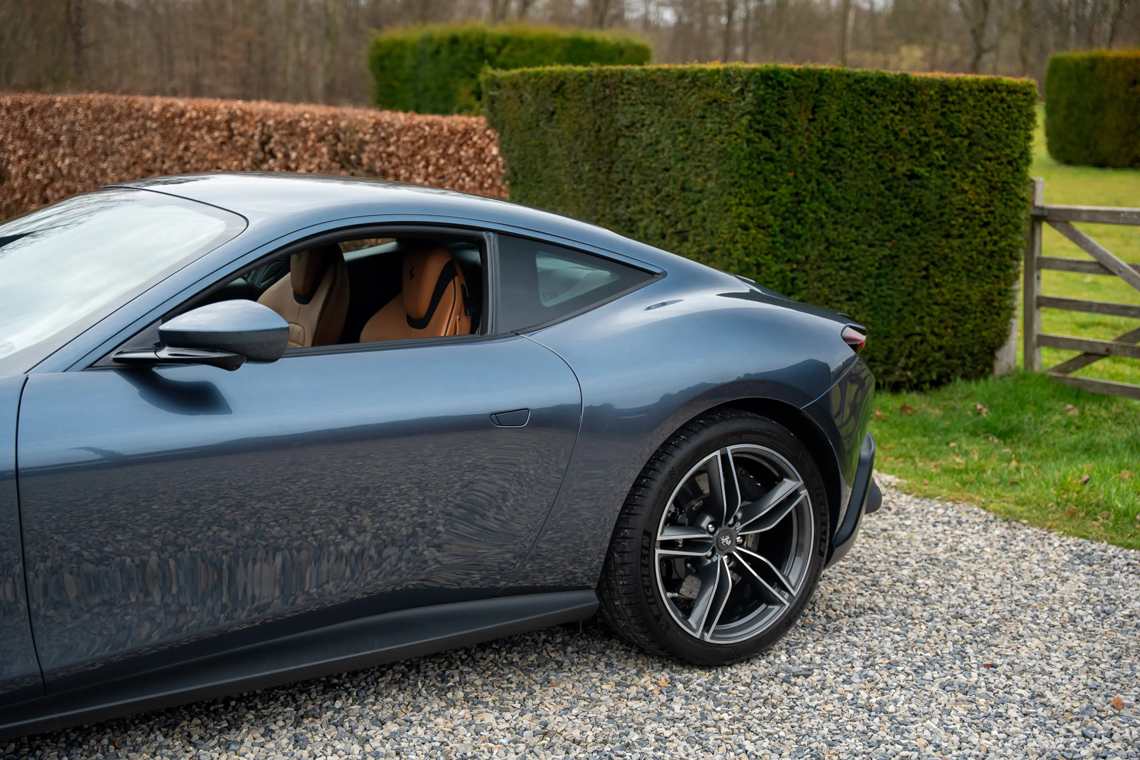Ferrari Roma 3.9 V8 Blue Over Tan — photo 12