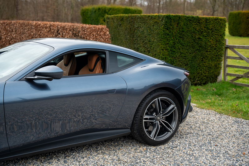 Ferrari Roma 3.9 V8 Blue Over Tan — photo 12