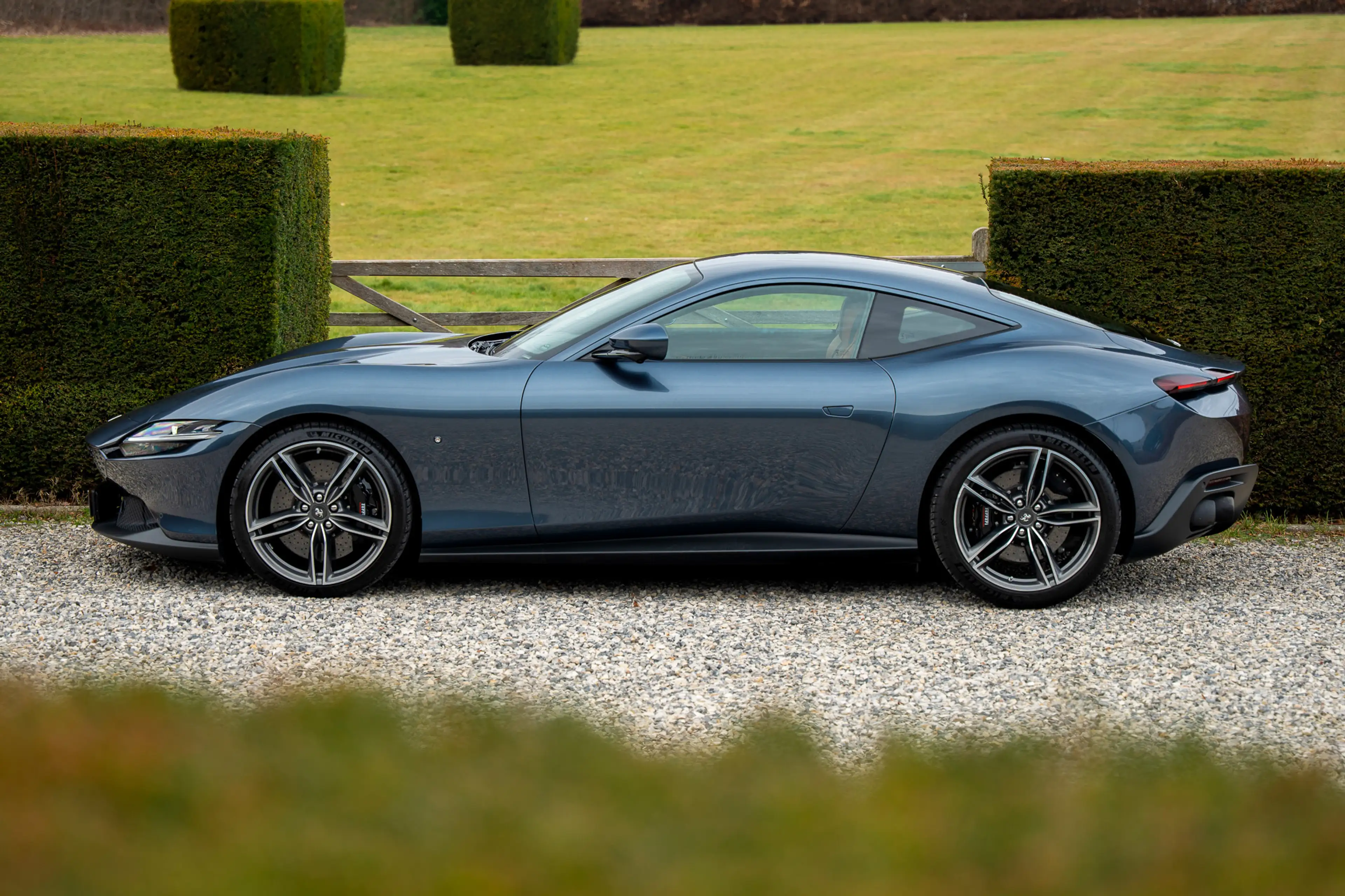 Ferrari Roma 3.9 V8 Blue Over Tan — photo 13