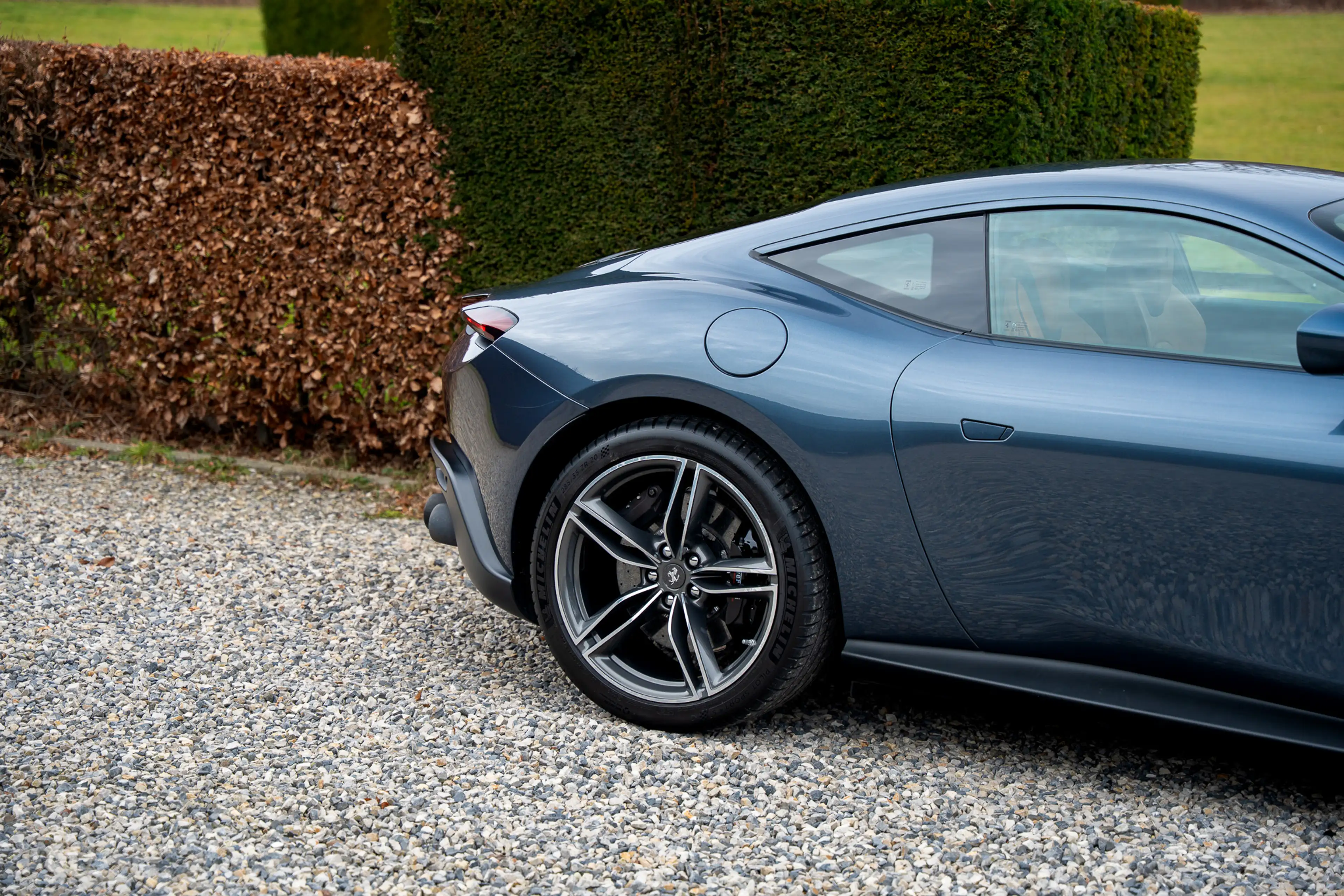Ferrari Roma 3.9 V8 Blue Over Tan — photo 8