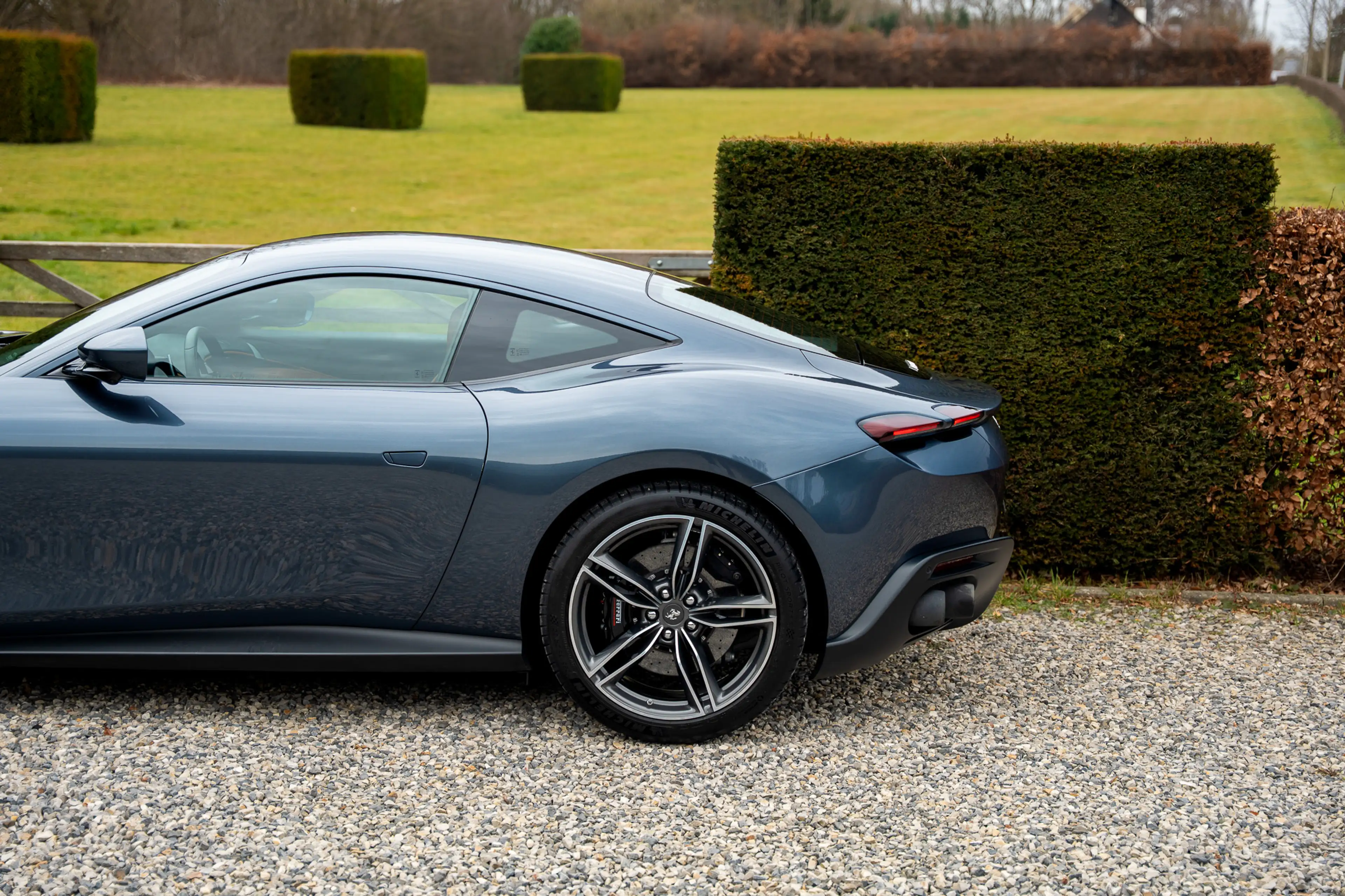Ferrari Roma 3.9 V8 Blue Over Tan — photo 15