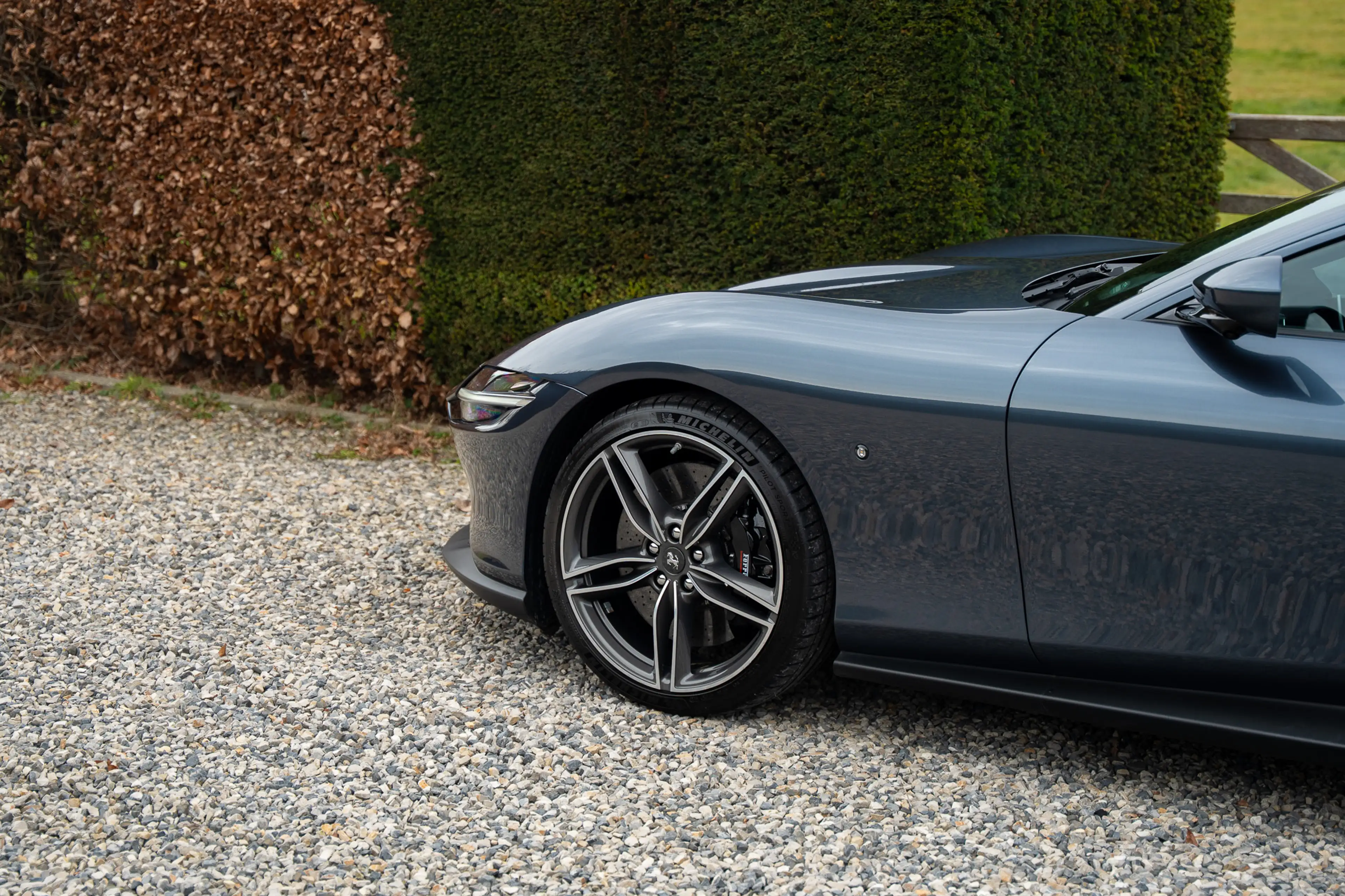 Ferrari Roma 3.9 V8 Blue Over Tan — photo 14