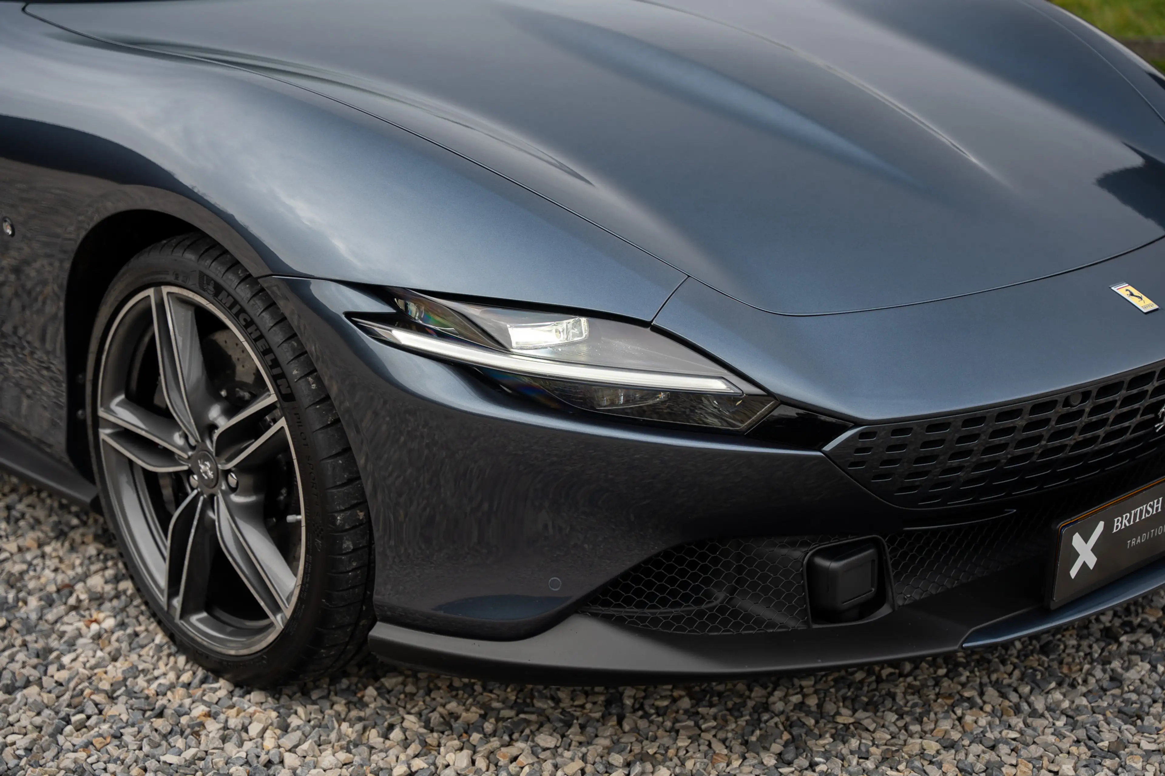 Ferrari Roma 3.9 V8 Blue Over Tan — photo 3