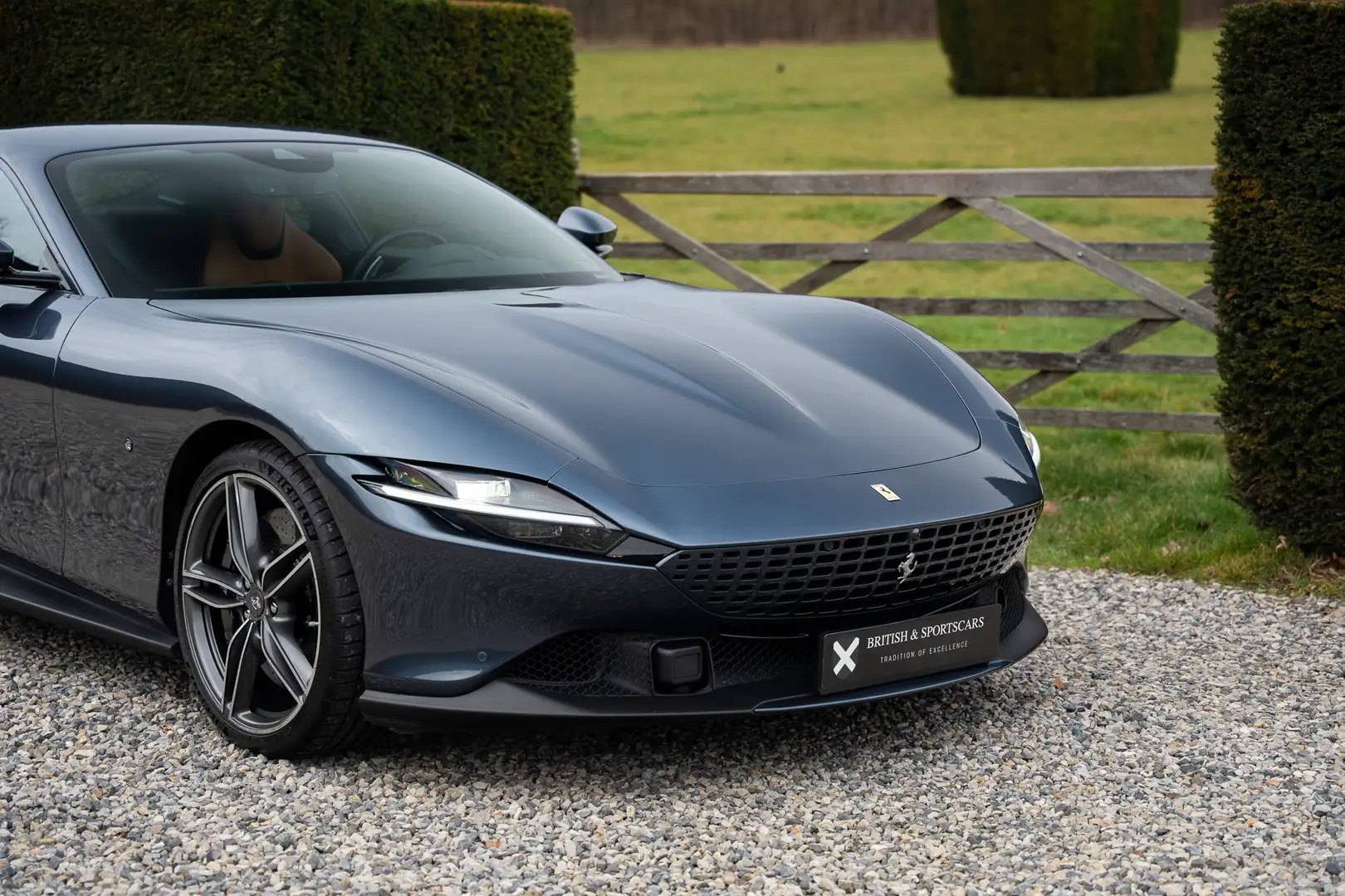 Ferrari Roma 3.9 V8 Blue Over Tan Blau - 2