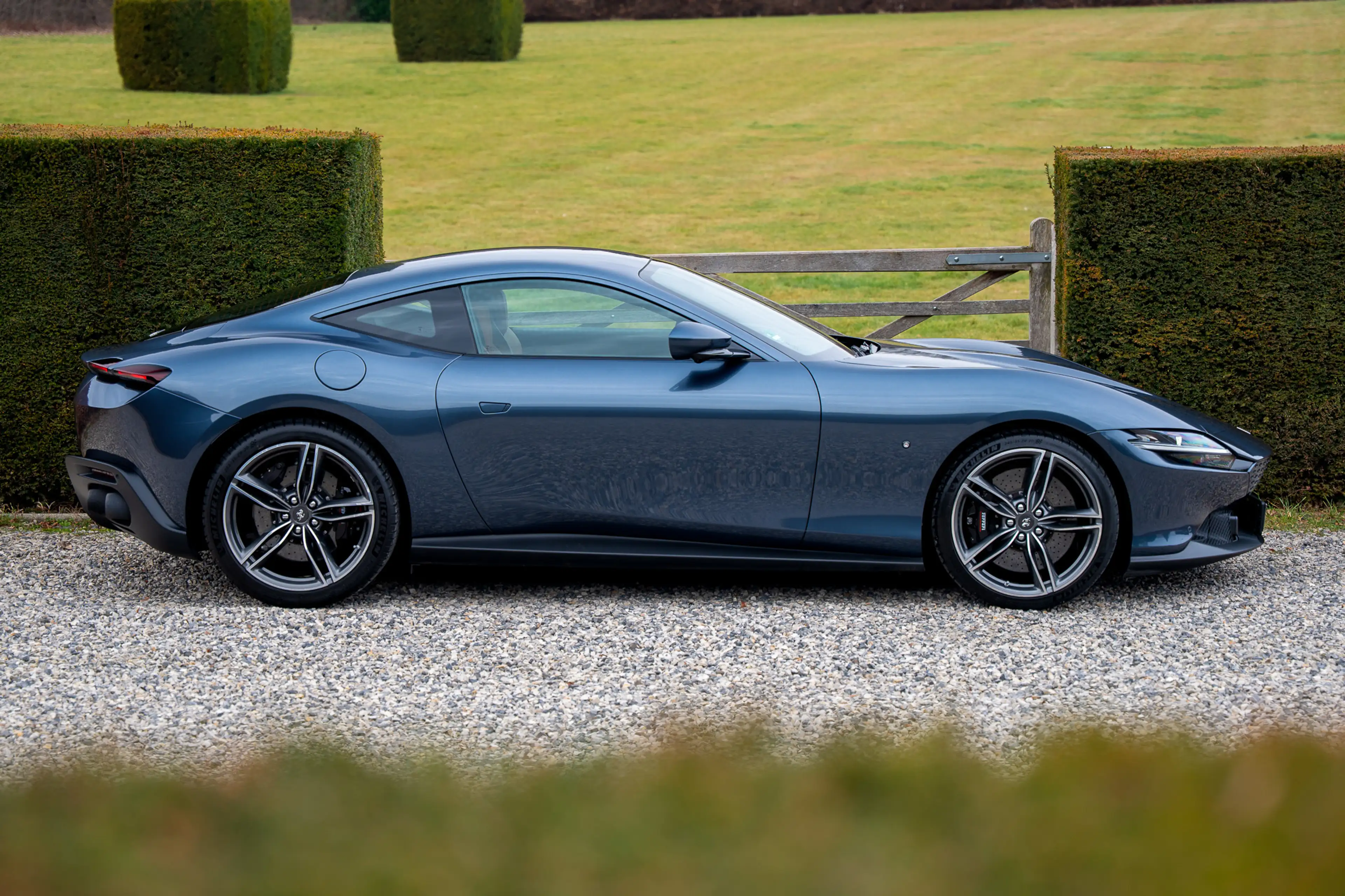 Ferrari Roma 3.9 V8 Blue Over Tan — photo 5