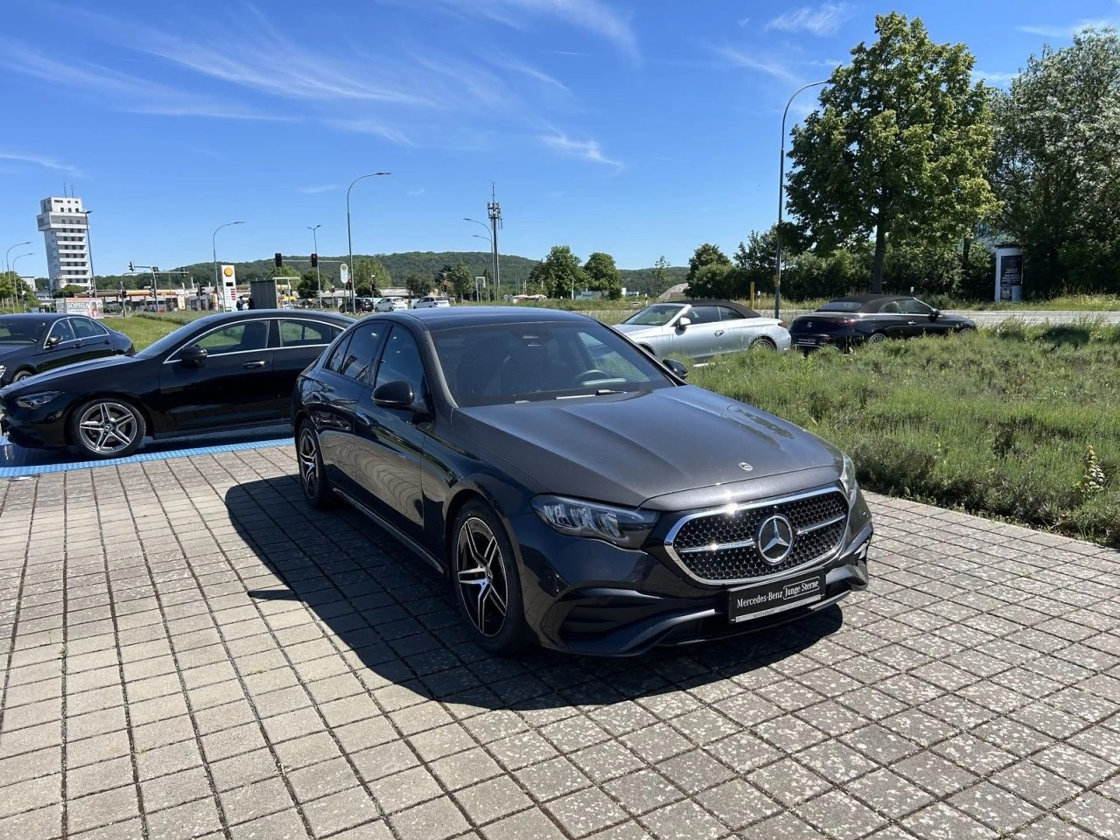 Mercedes-Benz E 220 d Limo AMG+NIGHT+TOTW+AMBIENTE+DISTRONIC — photo 4