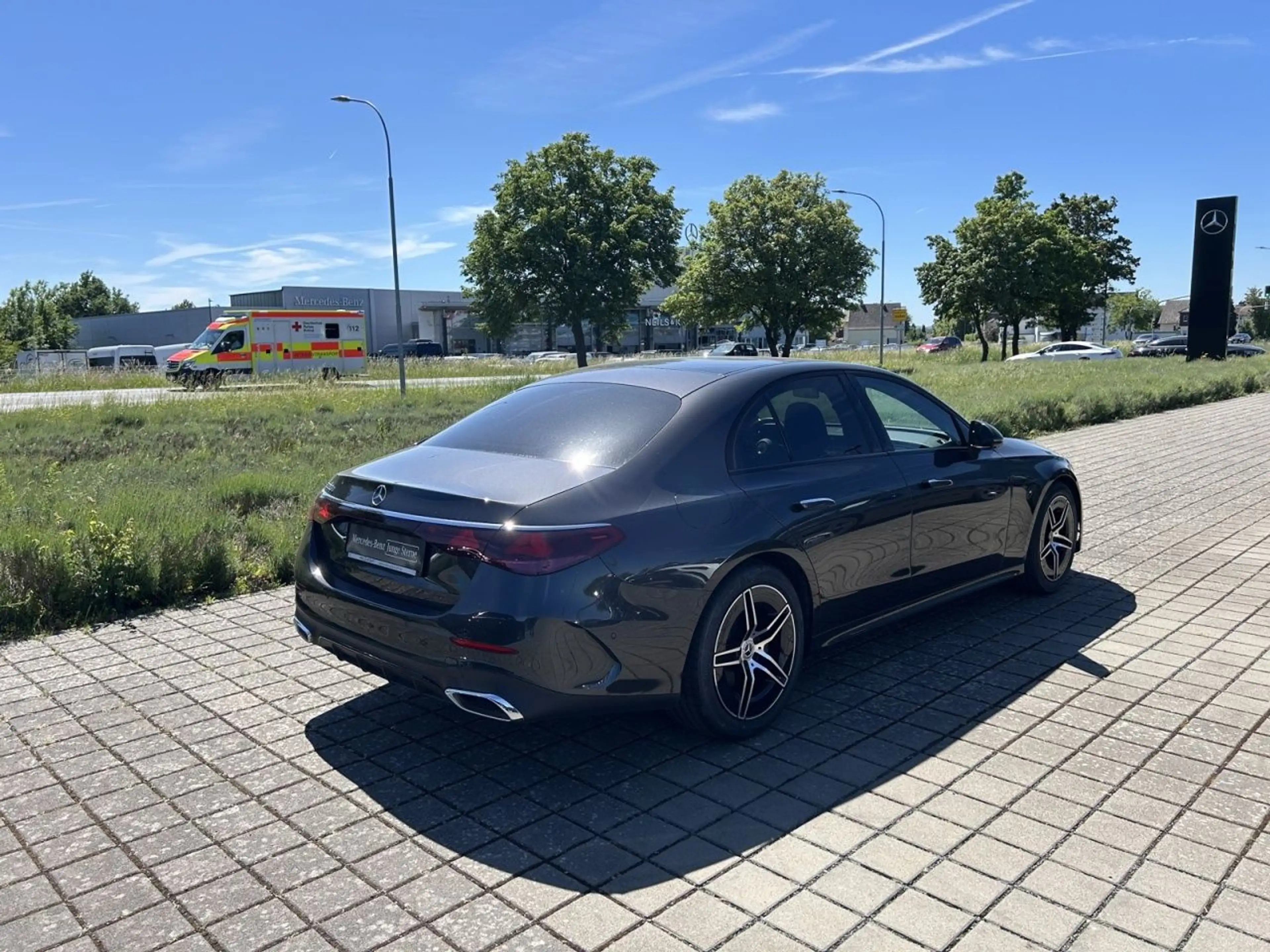 Mercedes-Benz E 220 d Limo AMG+NIGHT+TOTW+AMBIENTE+DISTRONIC — photo 6