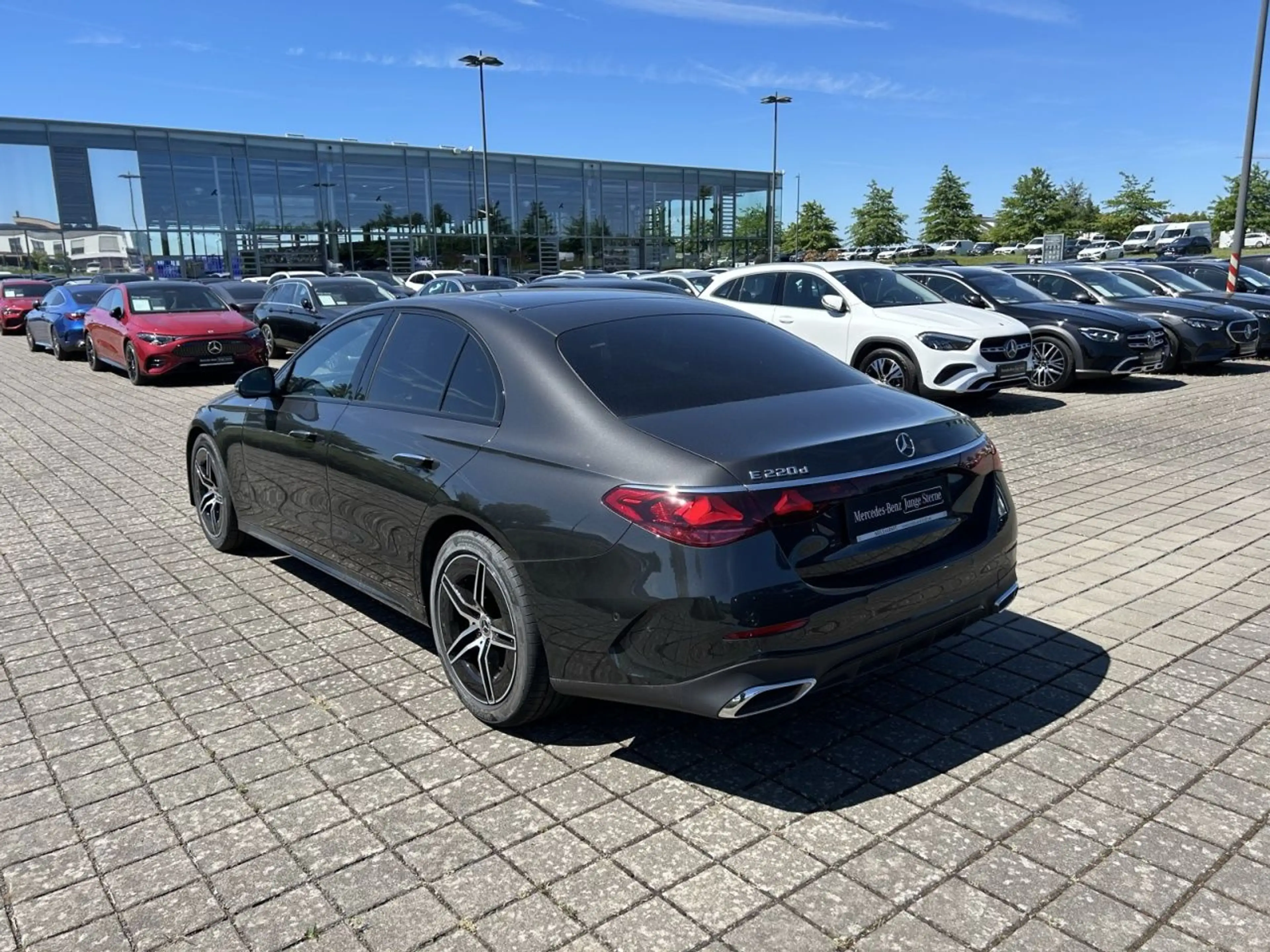 Mercedes-Benz E 220 d Limo AMG+NIGHT+TOTW+AMBIENTE+DISTRONIC — photo 8