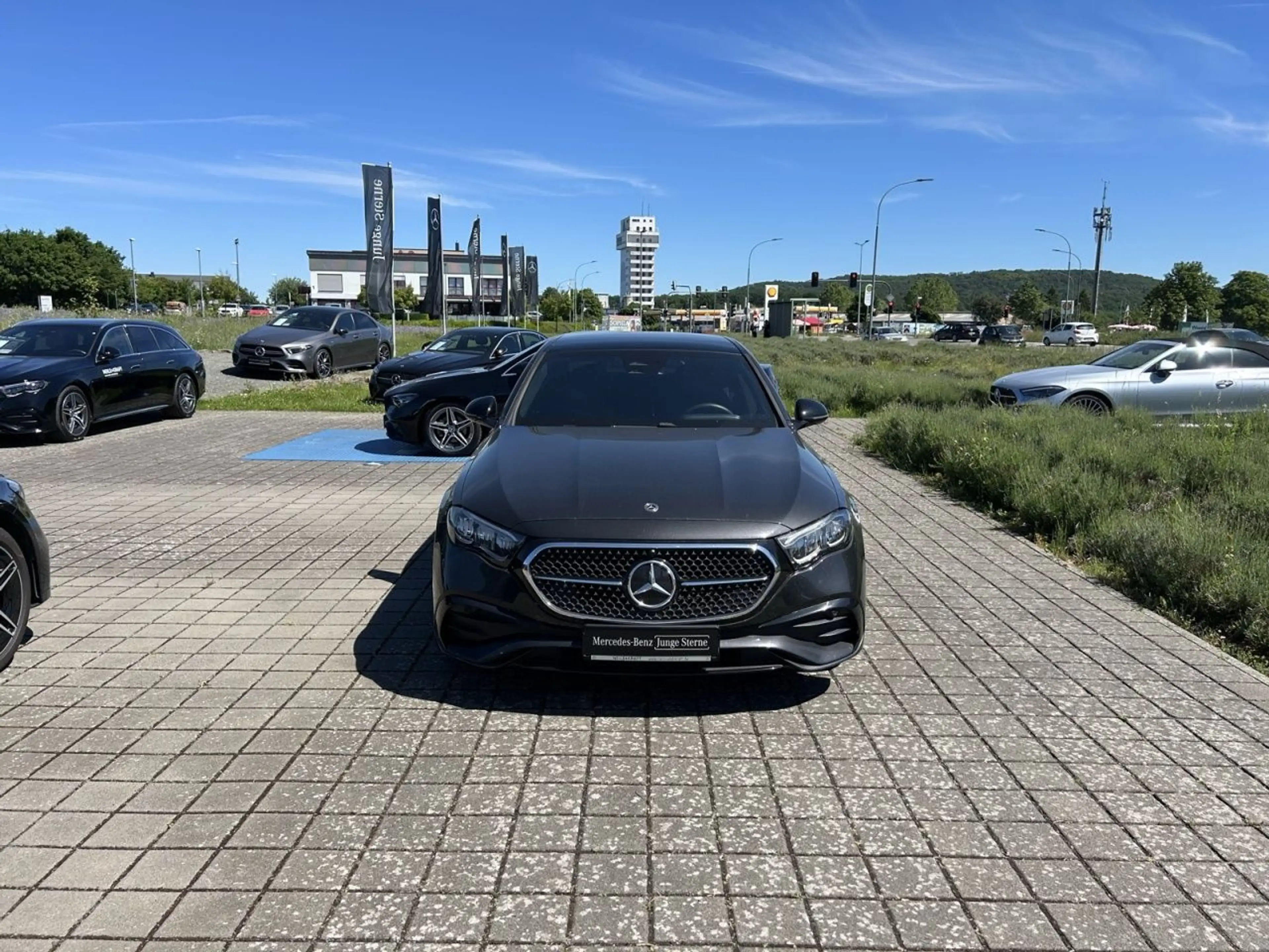 Mercedes-Benz E 220 d Limo AMG+NIGHT+TOTW+AMBIENTE+DISTRONIC — photo 3