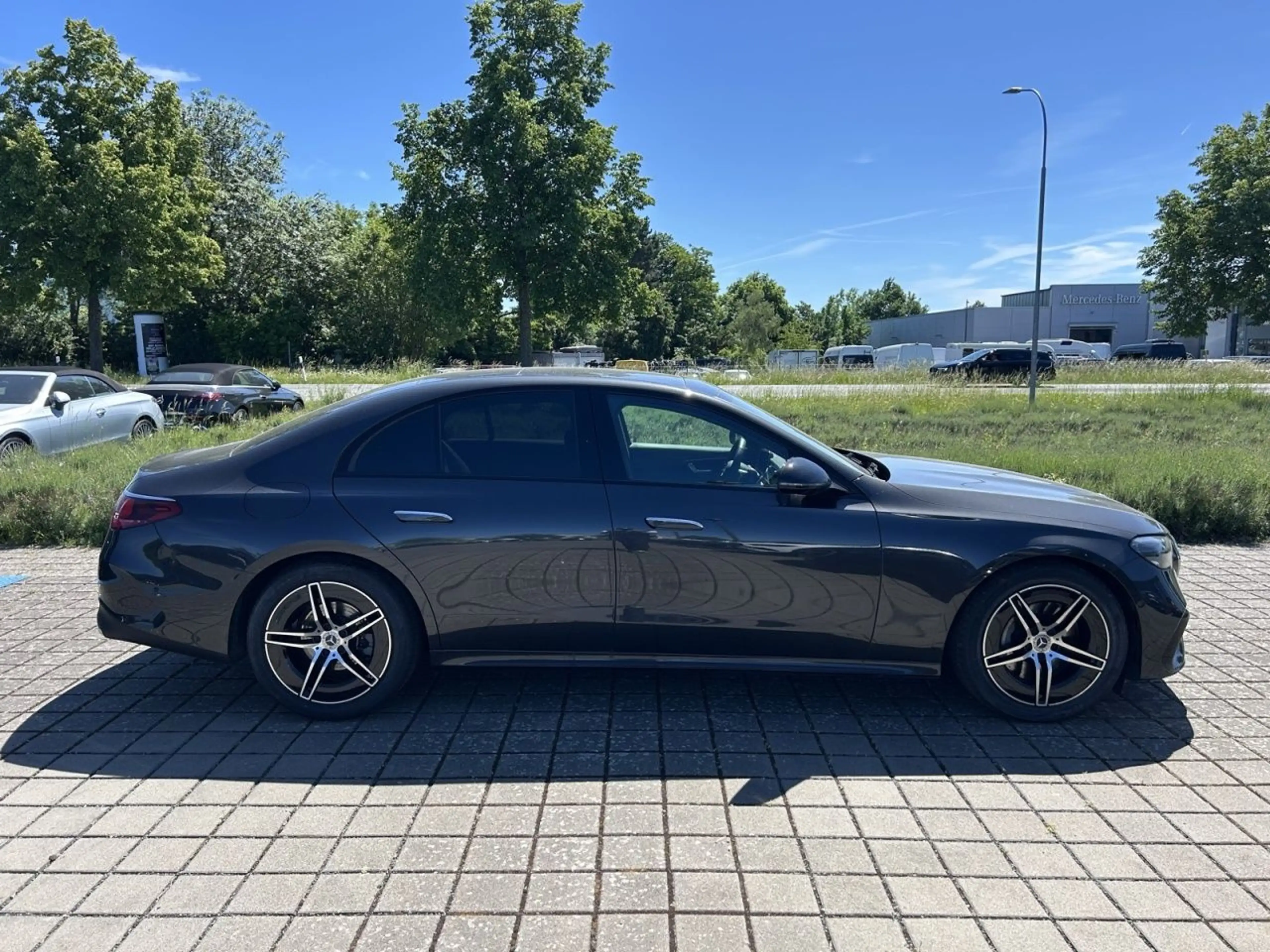 Mercedes-Benz E 220 d Limo AMG+NIGHT+TOTW+AMBIENTE+DISTRONIC — photo 5