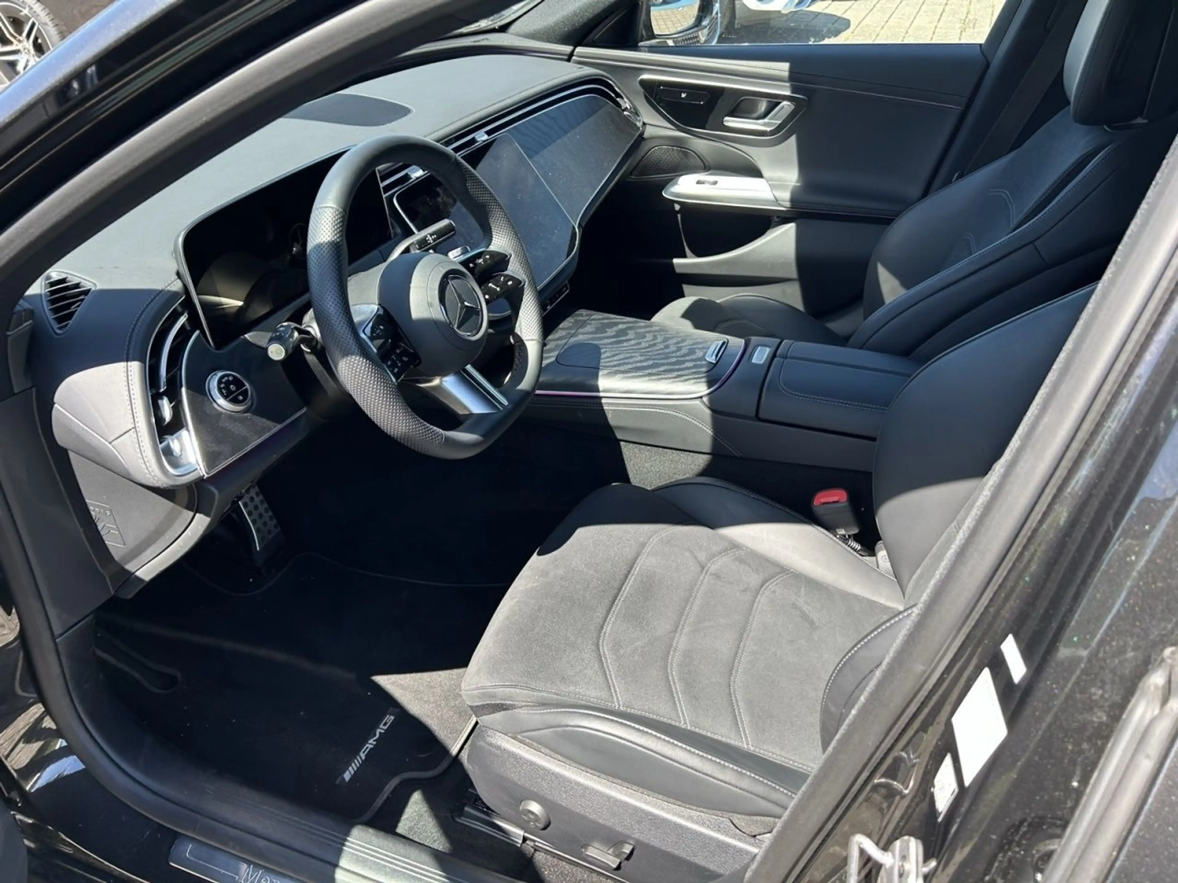 Mercedes-Benz E 220 d Limo AMG+NIGHT+TOTW+AMBIENTE+DISTRONIC — photo 12