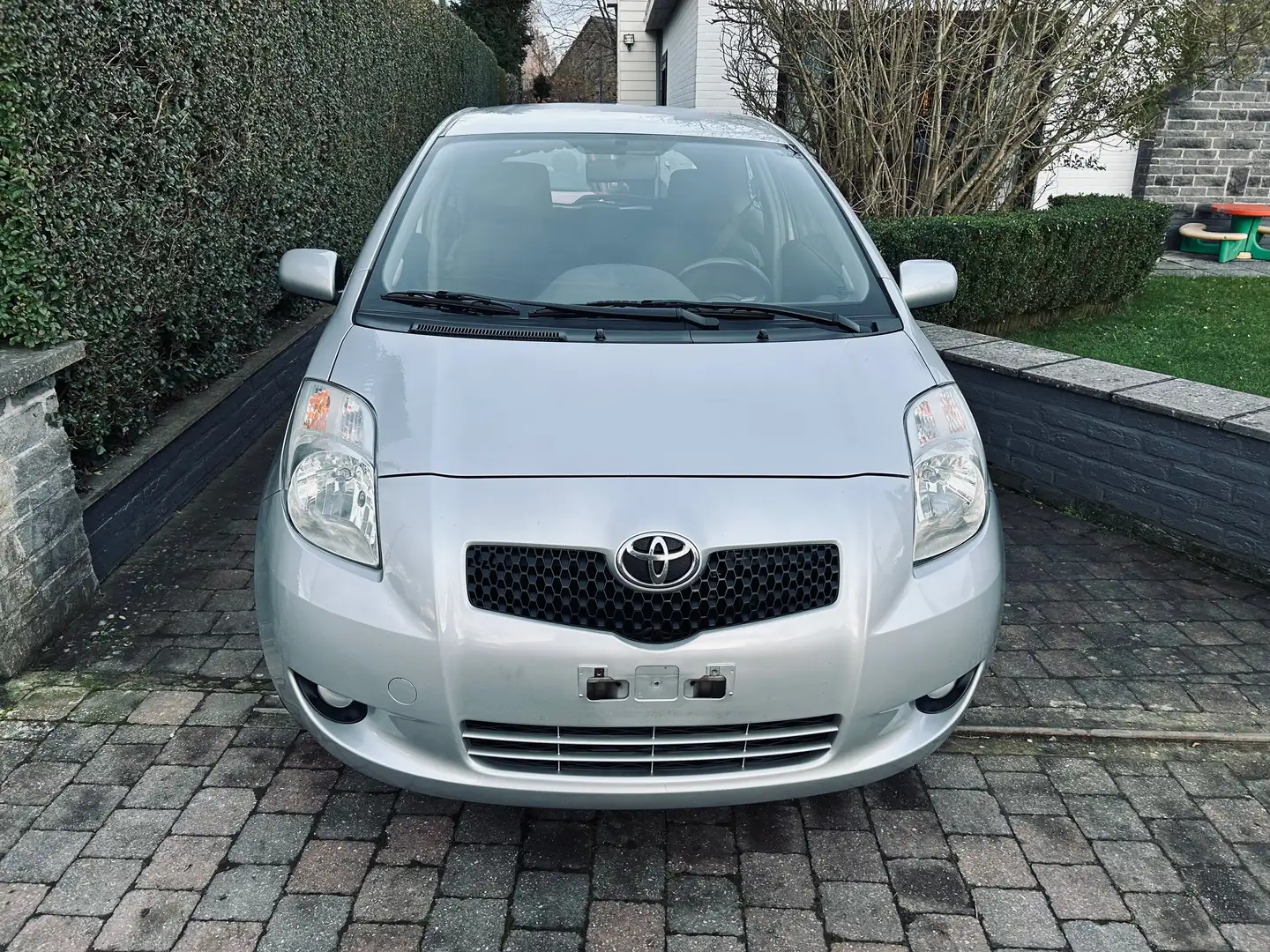 Toyota Yaris 1.4 Turbo D4D SOL CLIMATISATION GPS PDC Grijs - 1