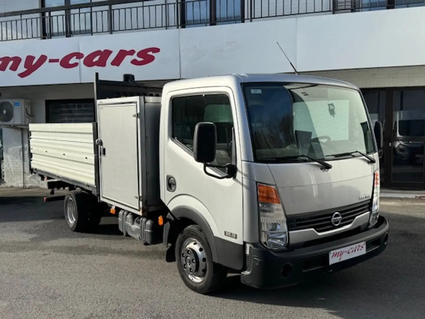 Nissan Cabstar CABSTAR 3000 CC  DIESEL 35.13 PLATEAU BASCULANTE E Argento - 1