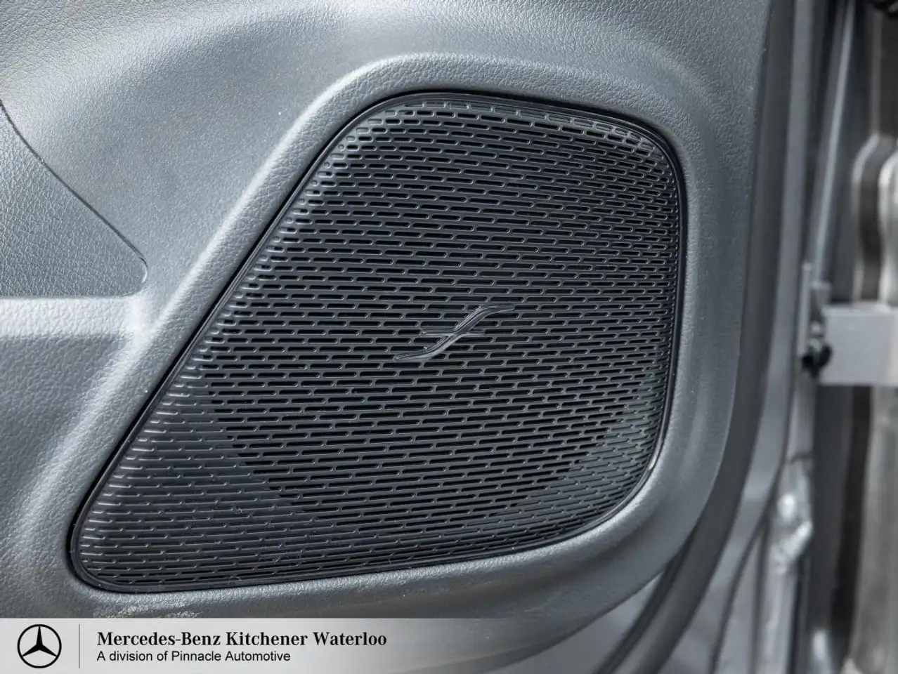 Mercedes-Benz GLB снимка Mercedes-Benz GLB