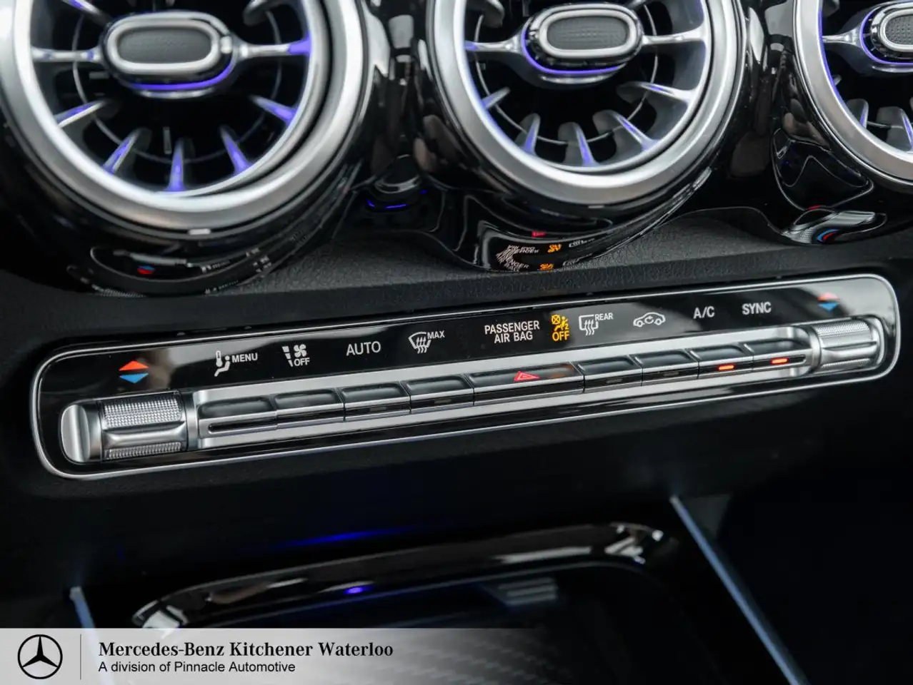 Mercedes-Benz GLB снимка Mercedes-Benz GLB