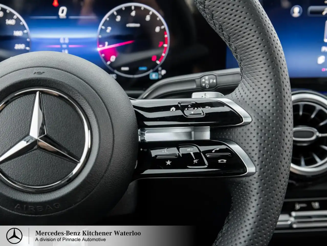Mercedes-Benz GLB снимка Mercedes-Benz GLB