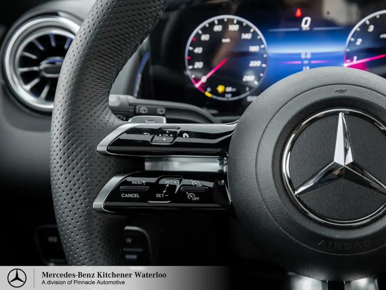 Mercedes-Benz GLB снимка Mercedes-Benz GLB